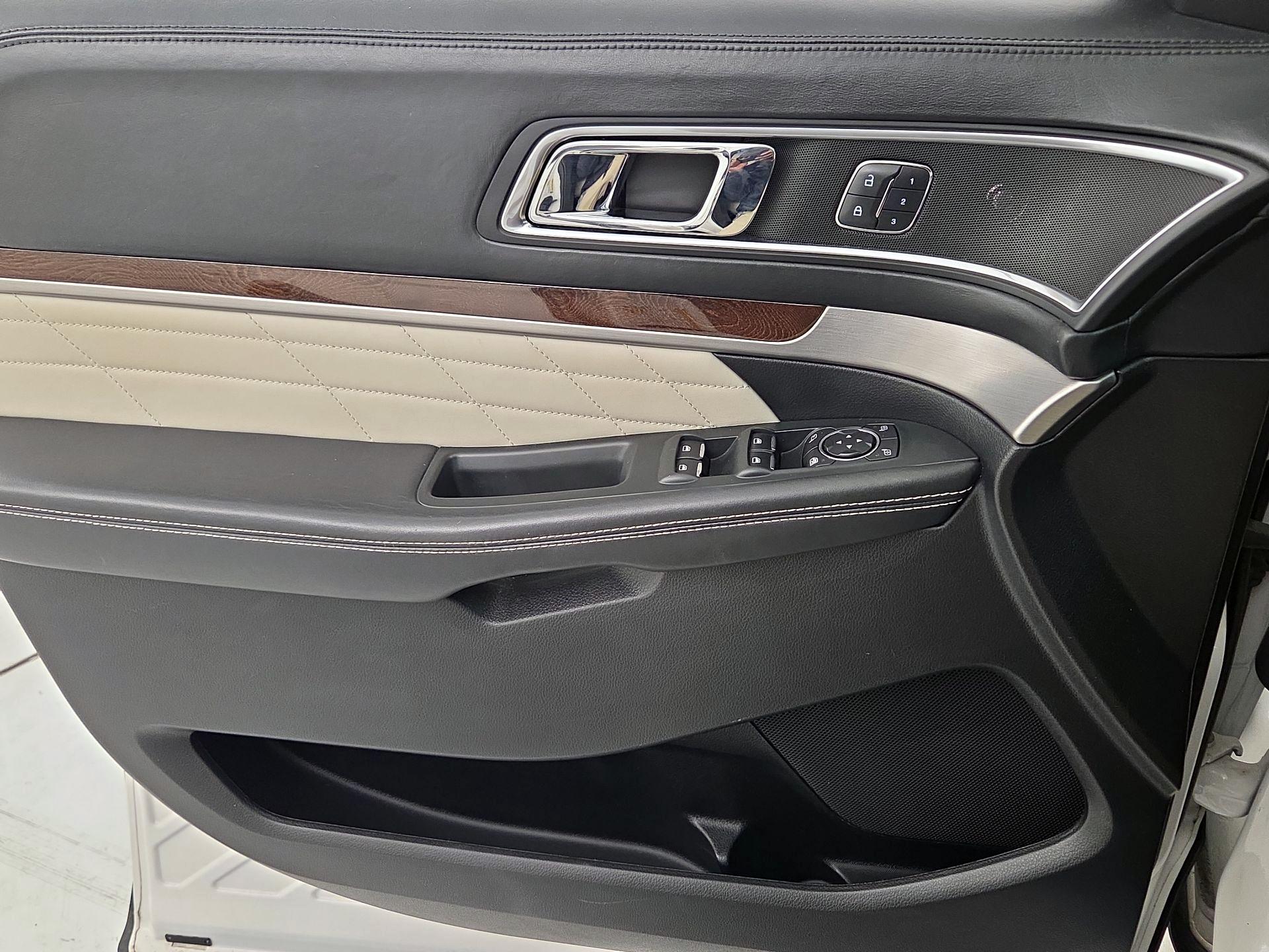 Thumbnail: 2016 Ford Explorer - 12