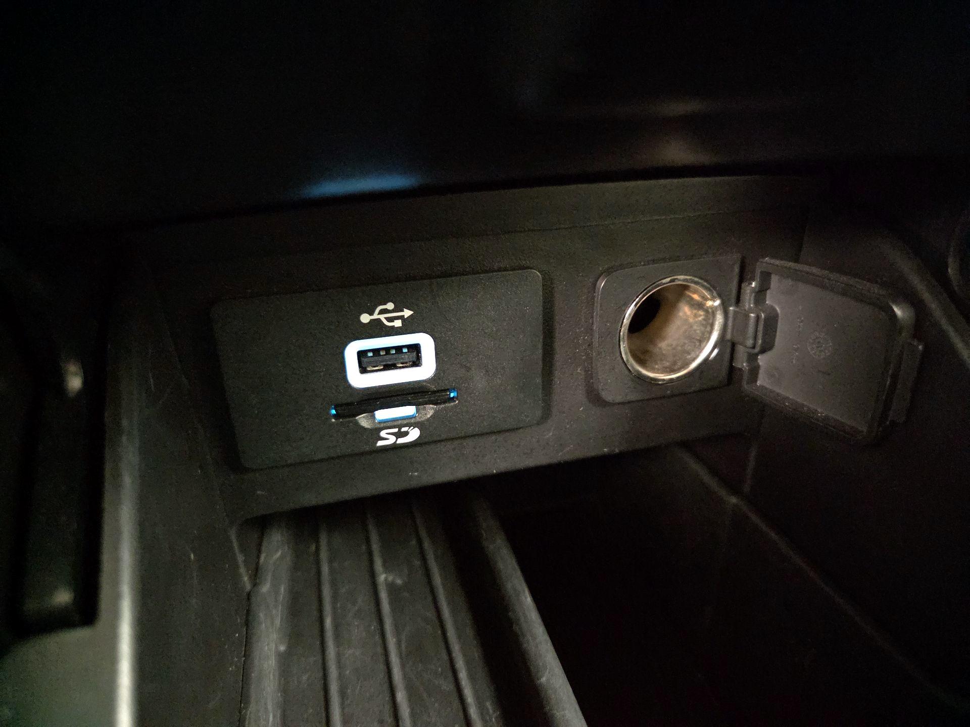 Thumbnail: 2016 Ford Explorer - 18