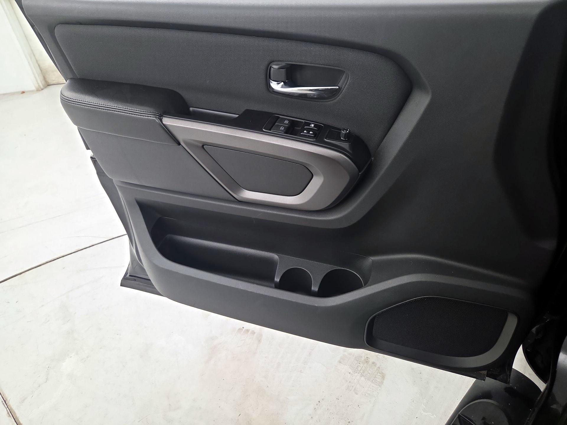 Thumbnail: 2015 Nissan Titan - 12