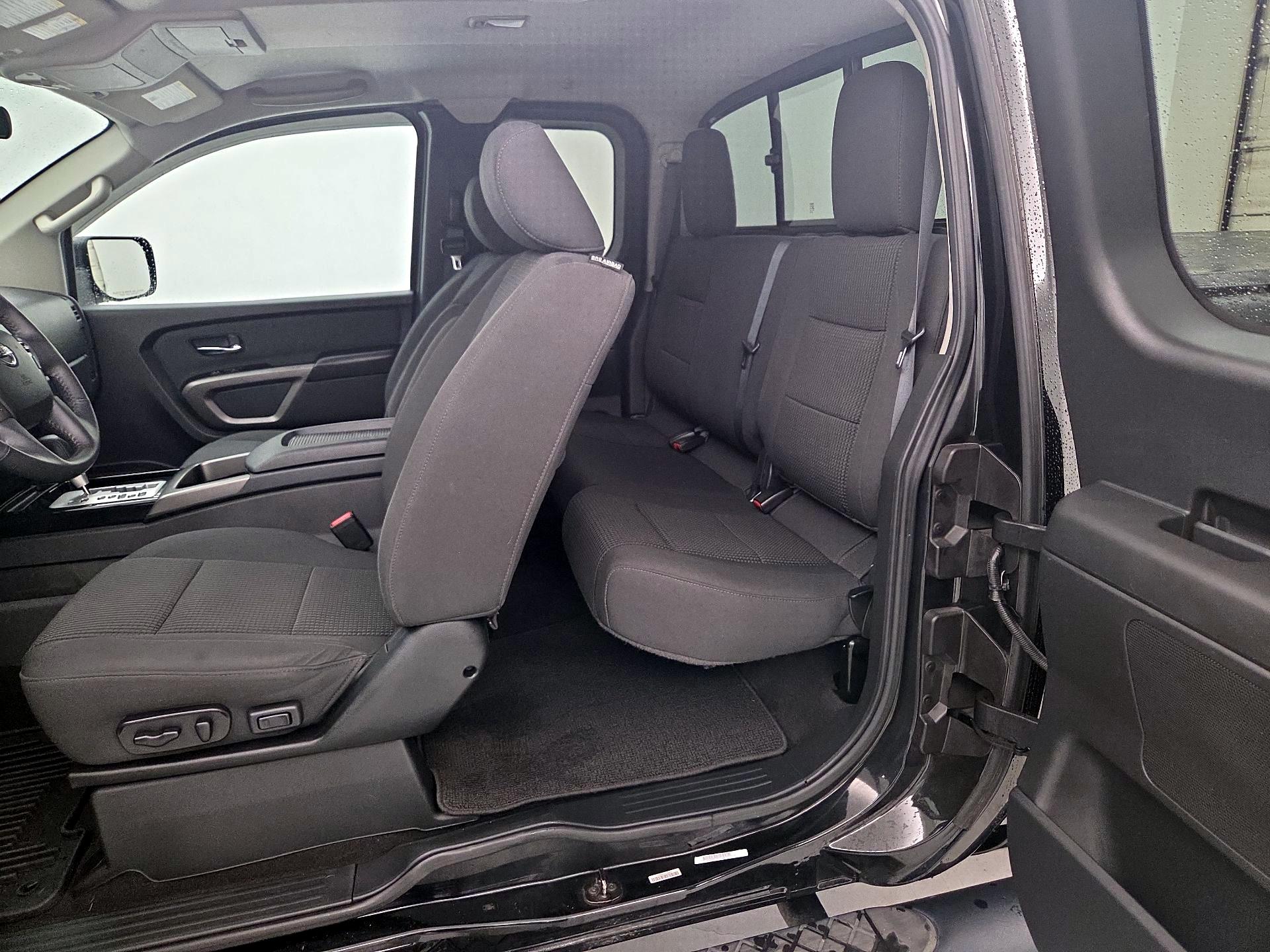 Thumbnail: 2015 Nissan Titan - 19