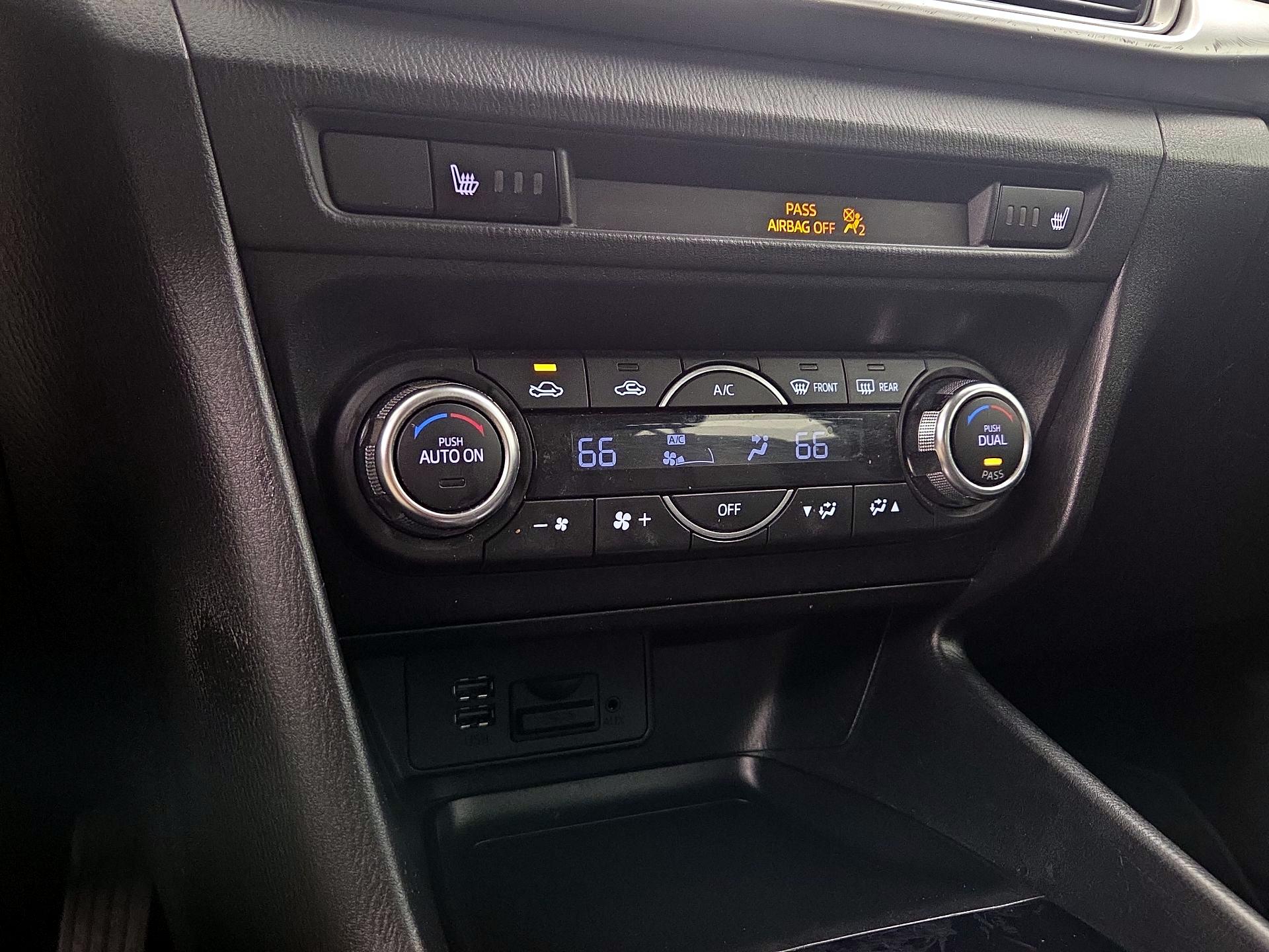 Thumbnail: 2017 Mazda Mazda3 - 16