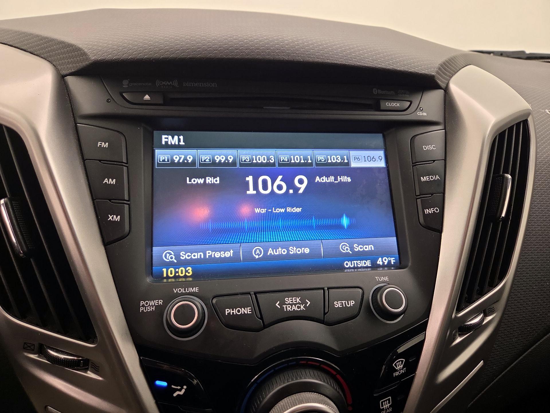 Thumbnail: 2015 Hyundai Veloster - 15