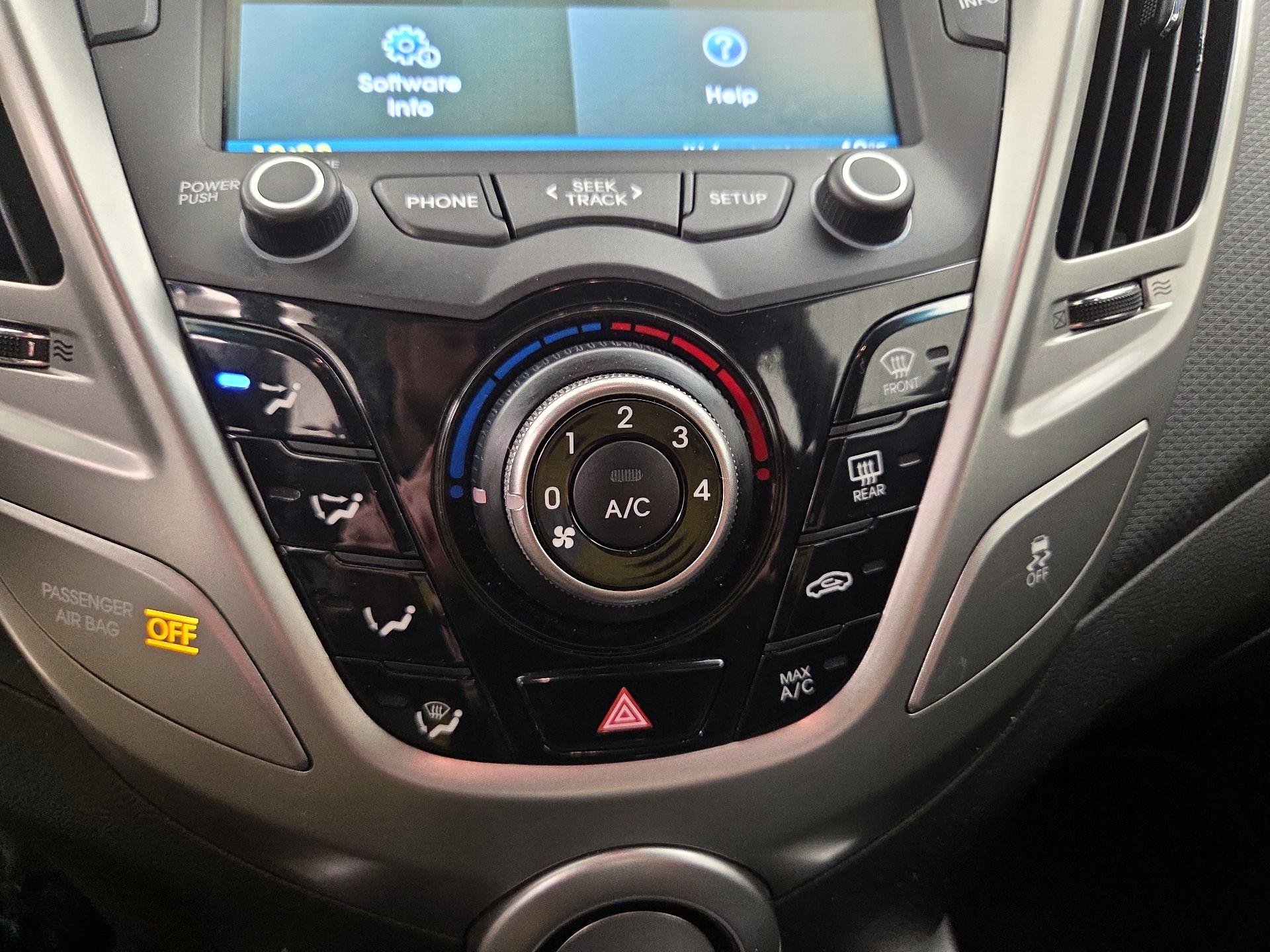 Thumbnail: 2015 Hyundai Veloster - 16