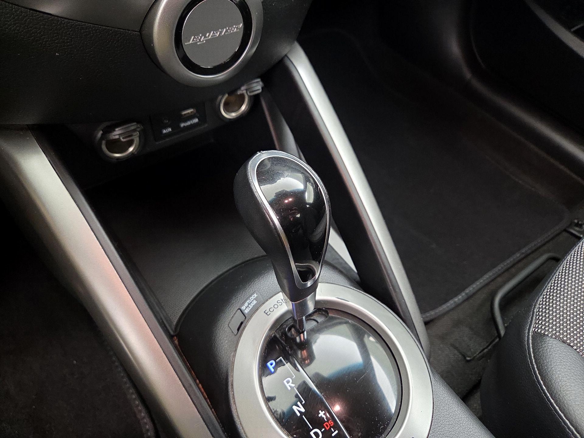 Thumbnail: 2015 Hyundai Veloster - 17