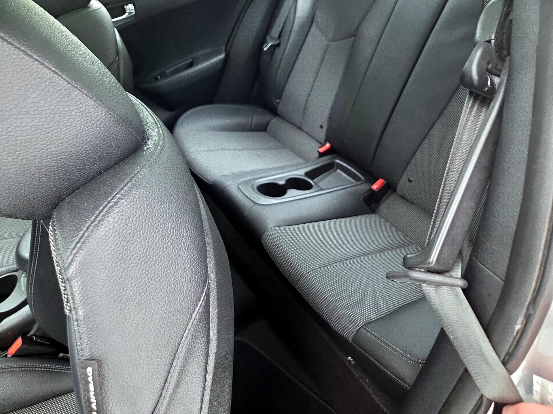 Thumbnail: 2015 Hyundai Veloster - 20