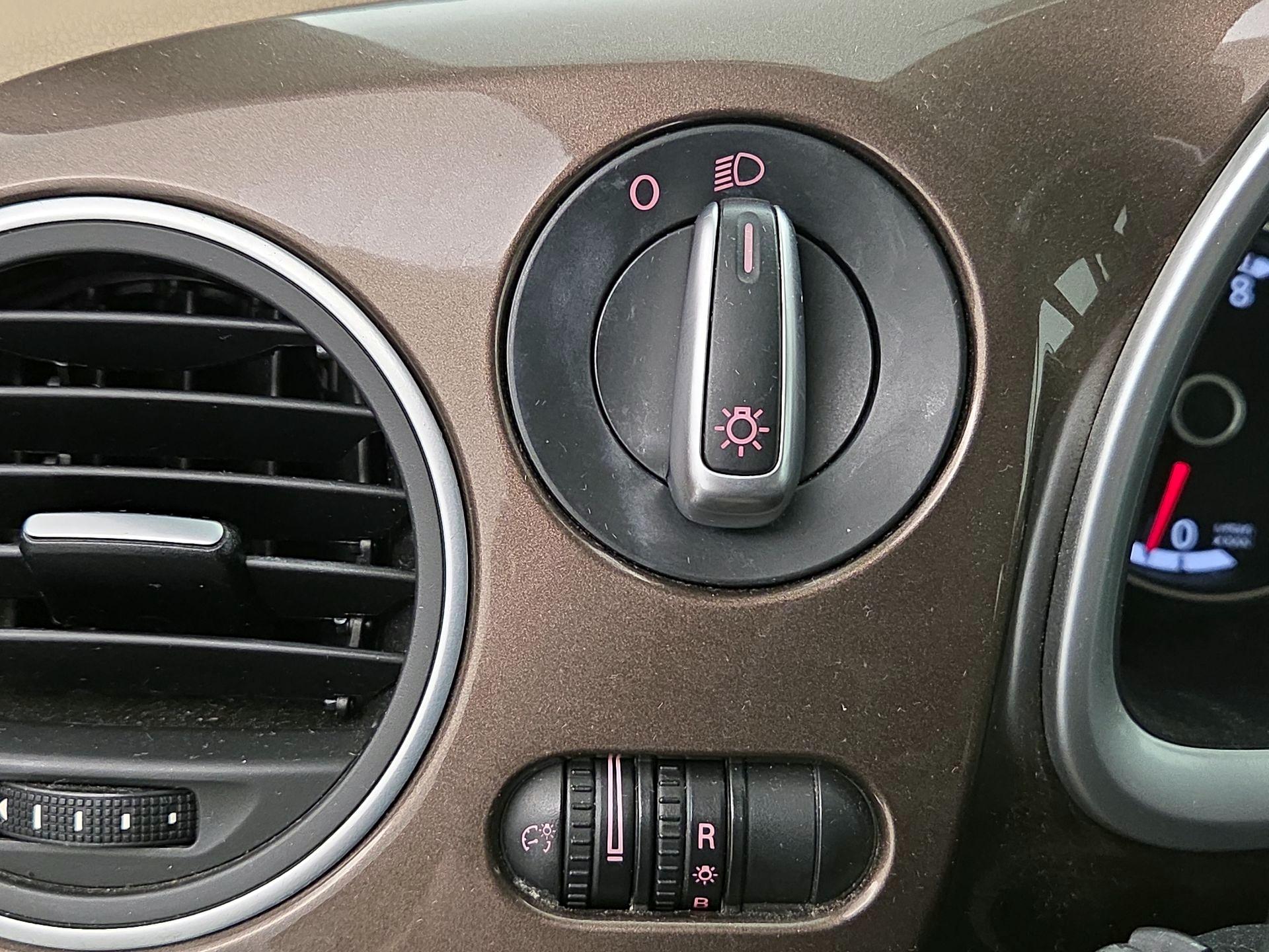 Thumbnail: 2014 Volkswagen Beetle - 13