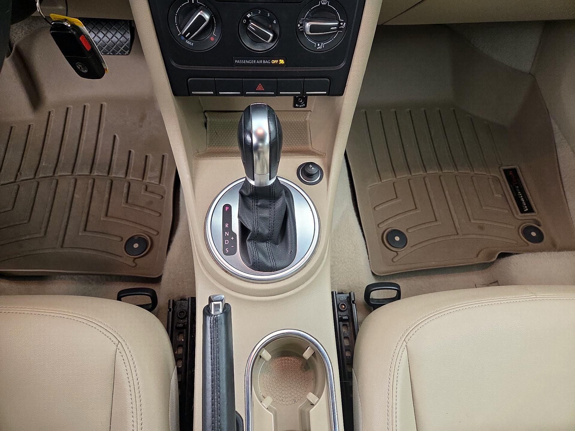 Thumbnail: 2014 Volkswagen Beetle - 16