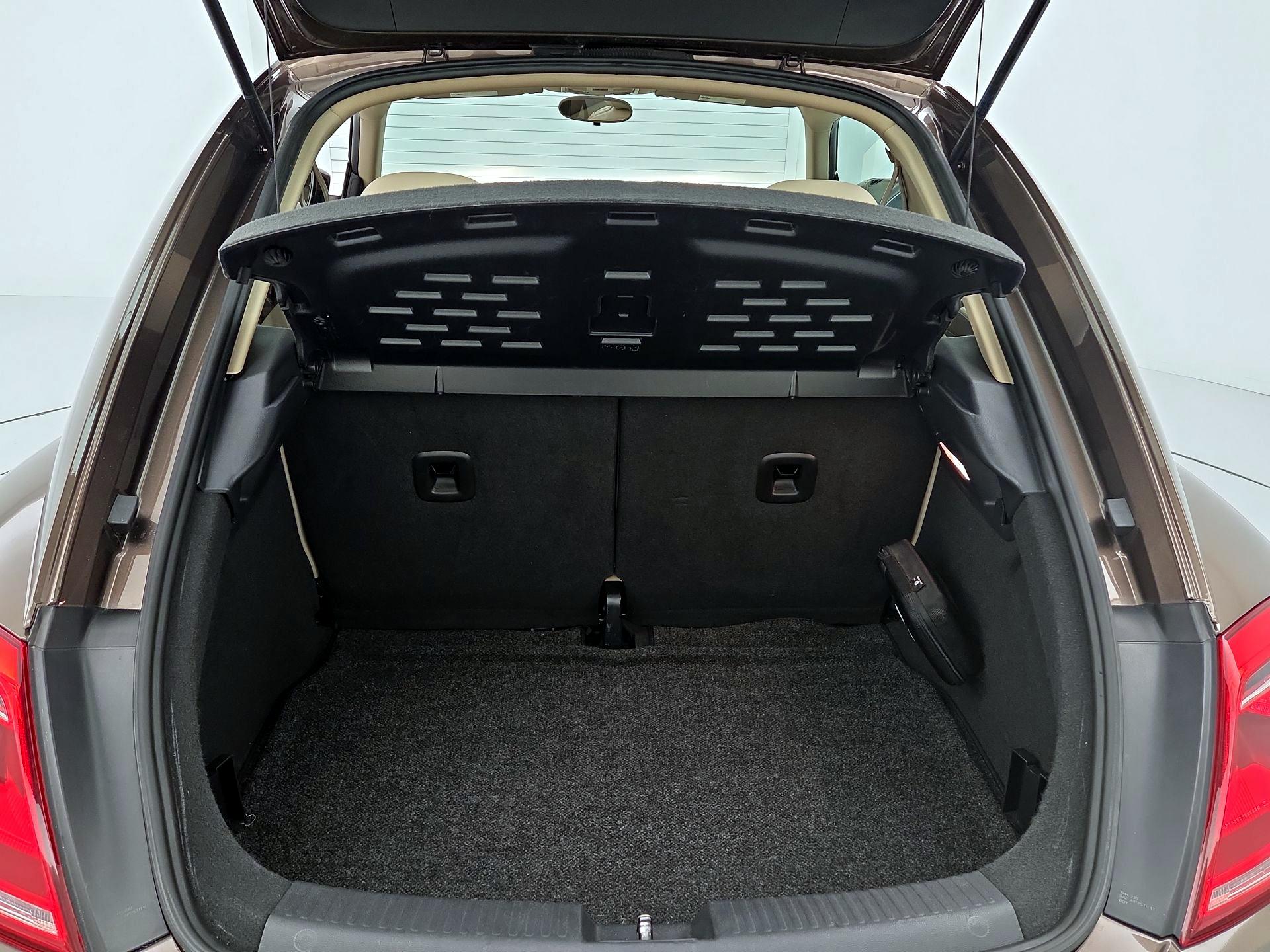 Thumbnail: 2014 Volkswagen Beetle - 19