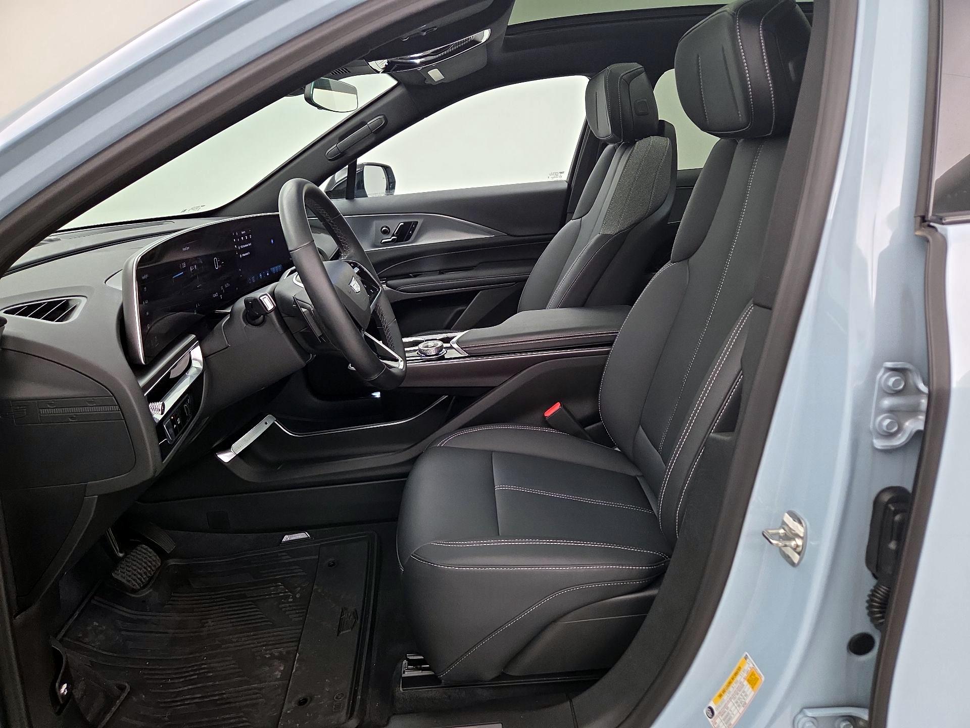 Thumbnail: 2024 Cadillac Lyriq - 11