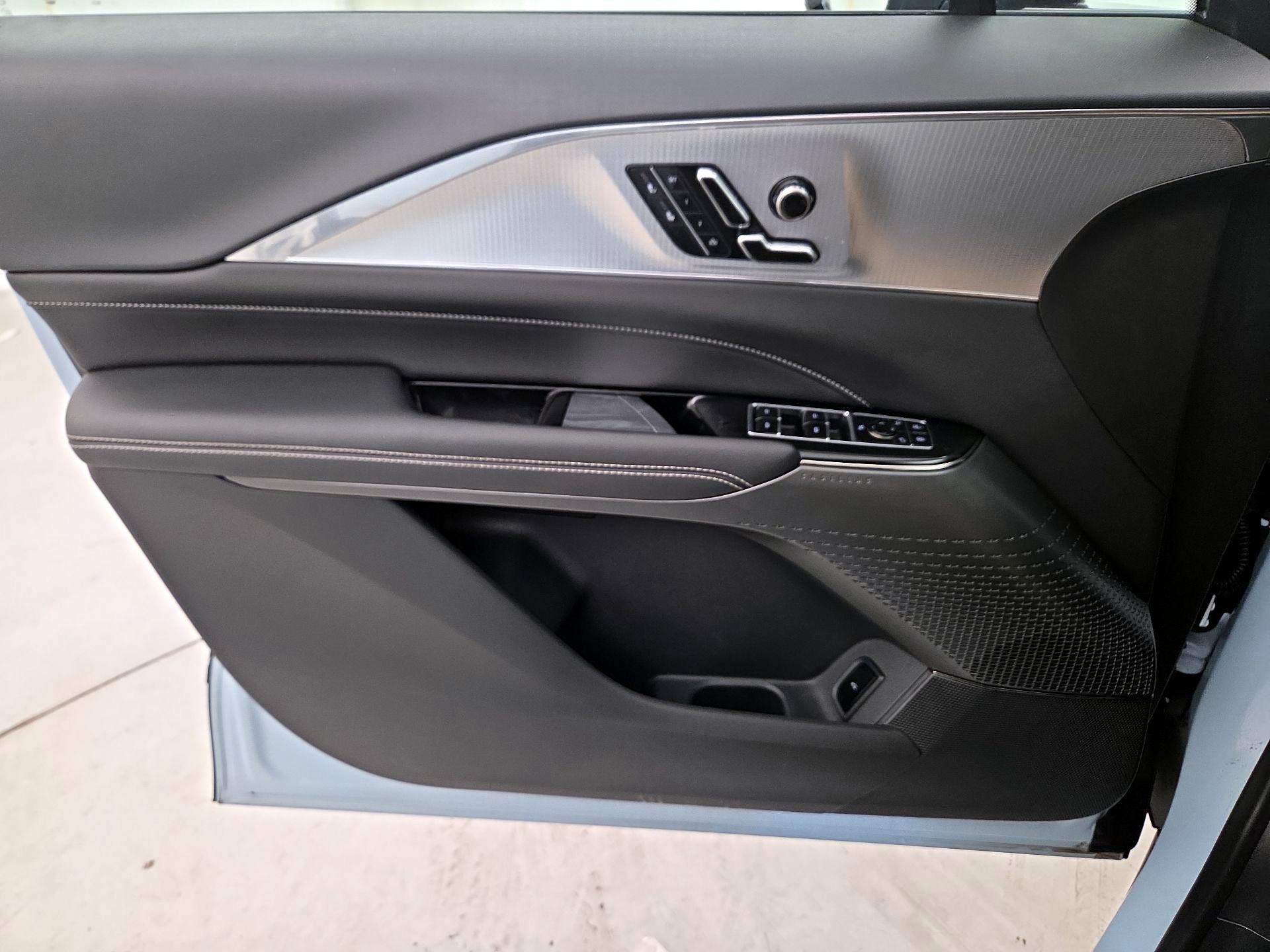 Thumbnail: 2024 Cadillac Lyriq - 12