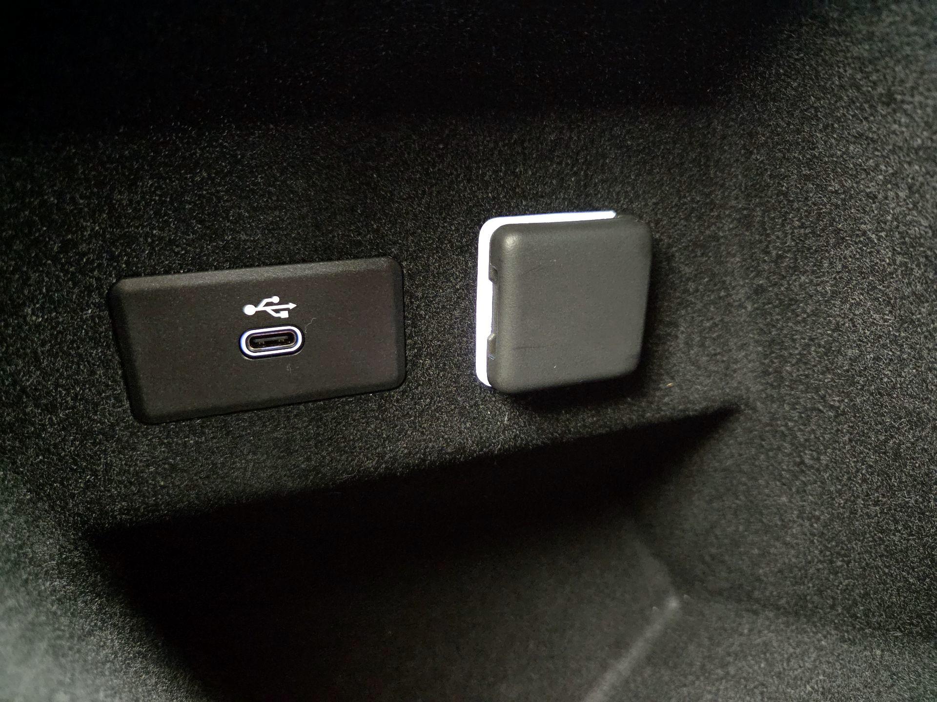 Thumbnail: 2024 Cadillac Lyriq - 19