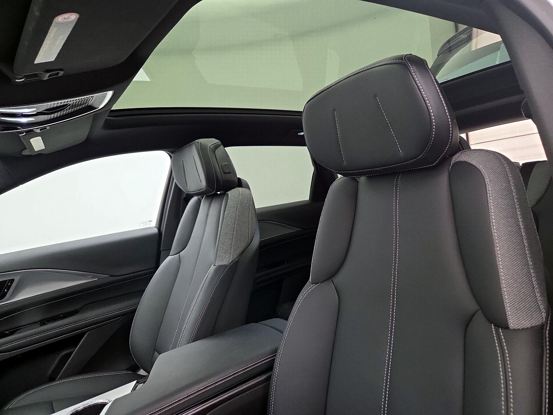 Thumbnail: 2024 Cadillac Lyriq - 20