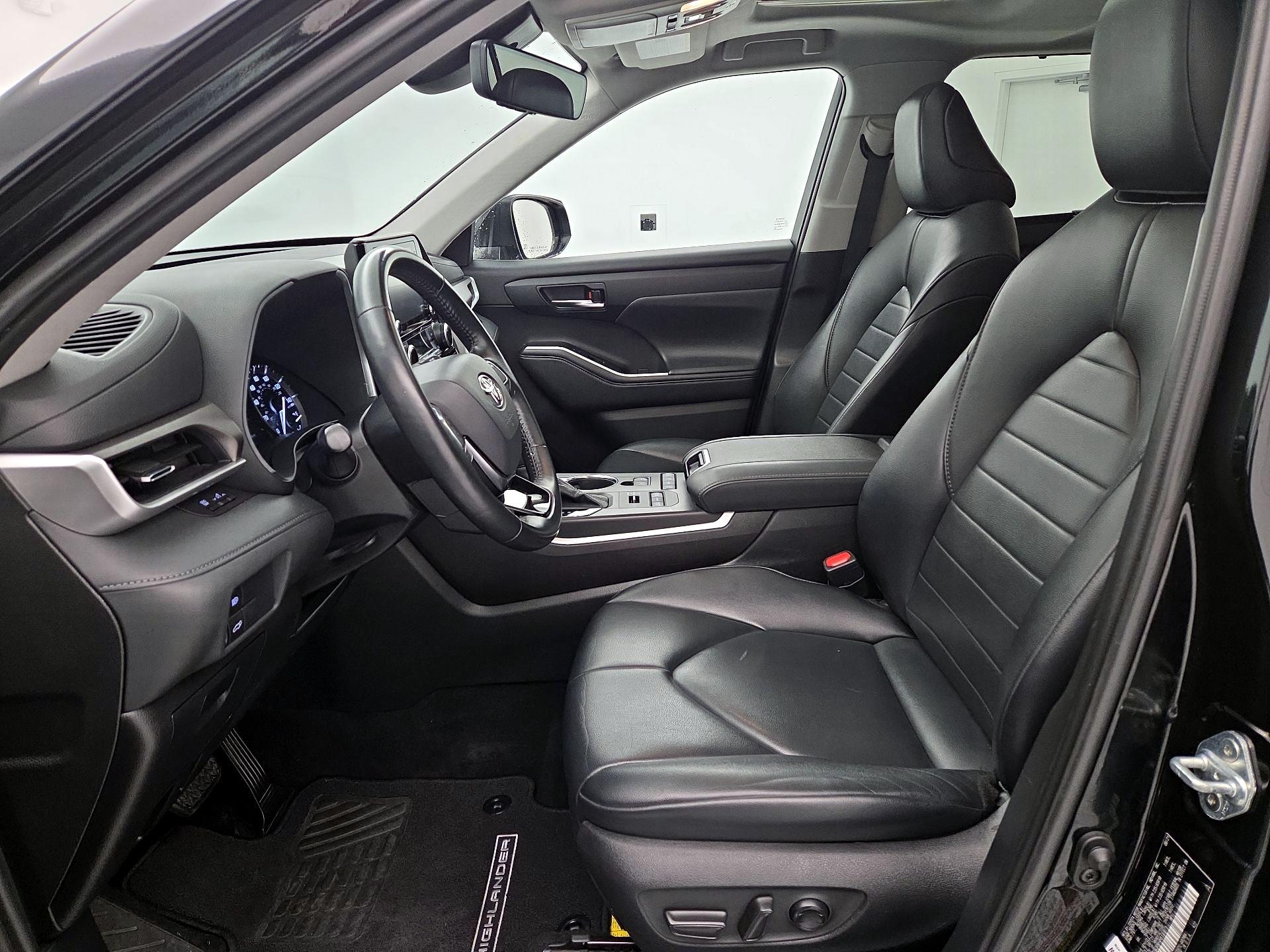 Thumbnail: 2021 Toyota Highlander - 11