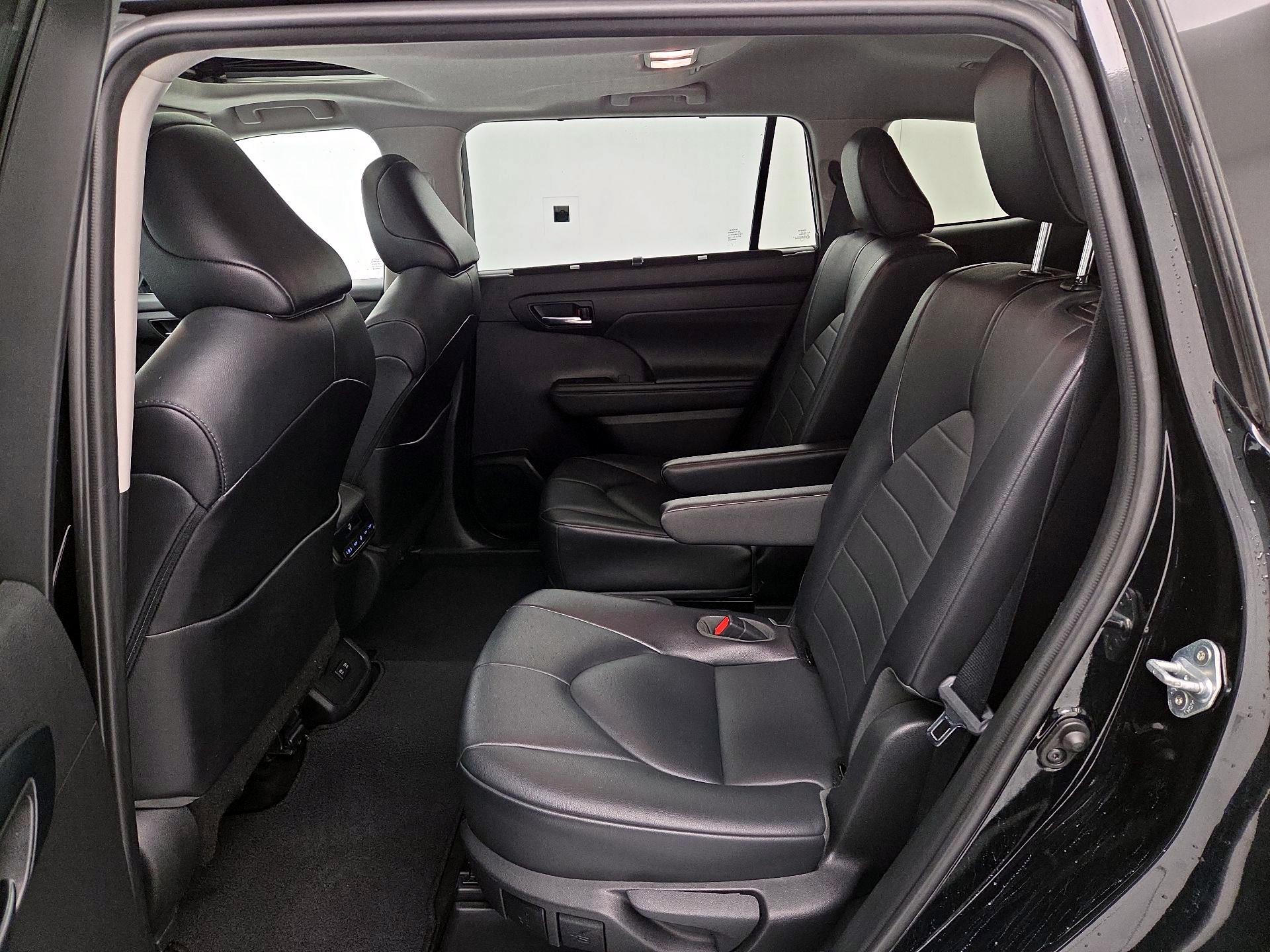 Thumbnail: 2021 Toyota Highlander - 20
