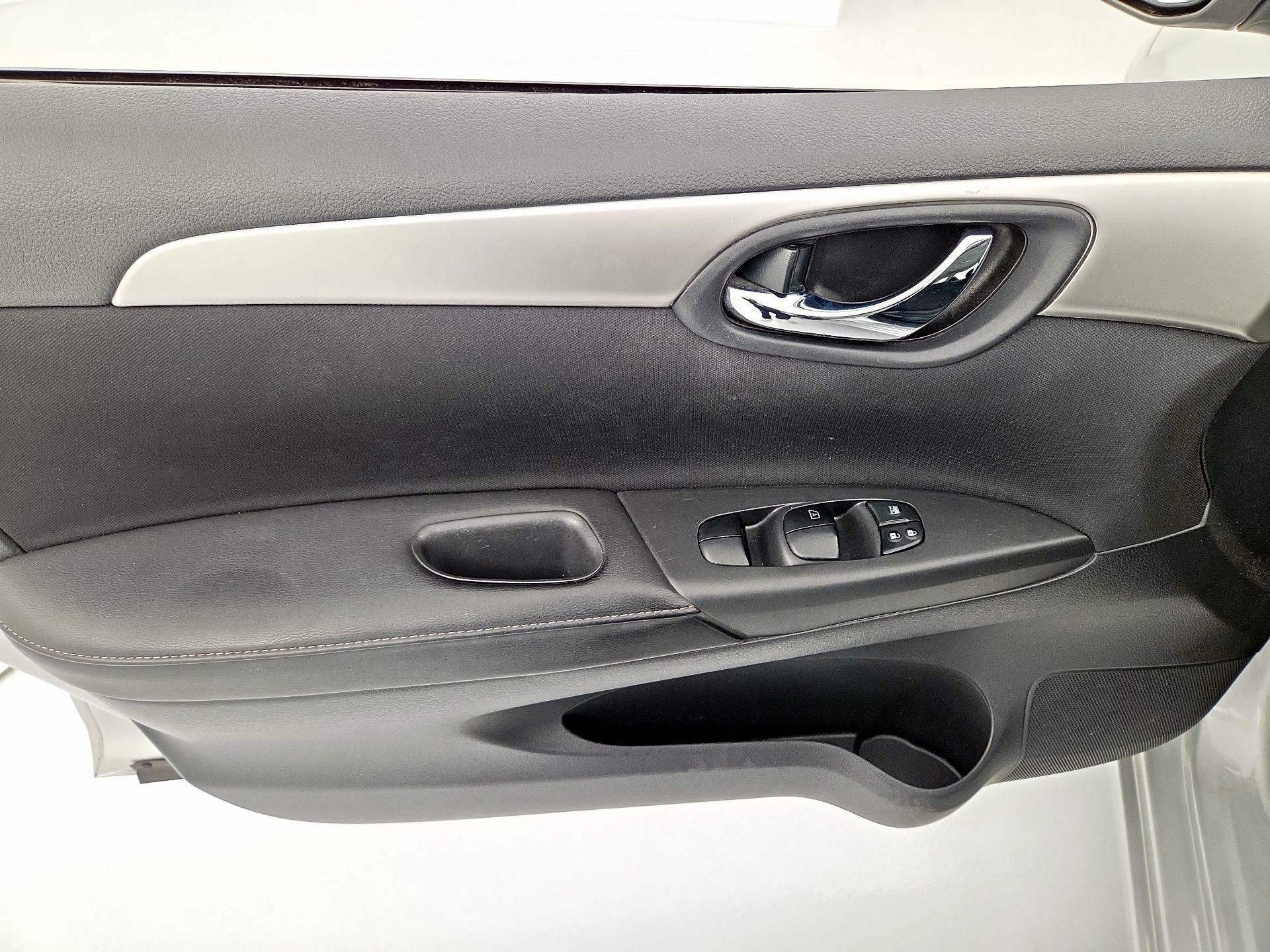 Thumbnail: 2019 Nissan Sentra - 12