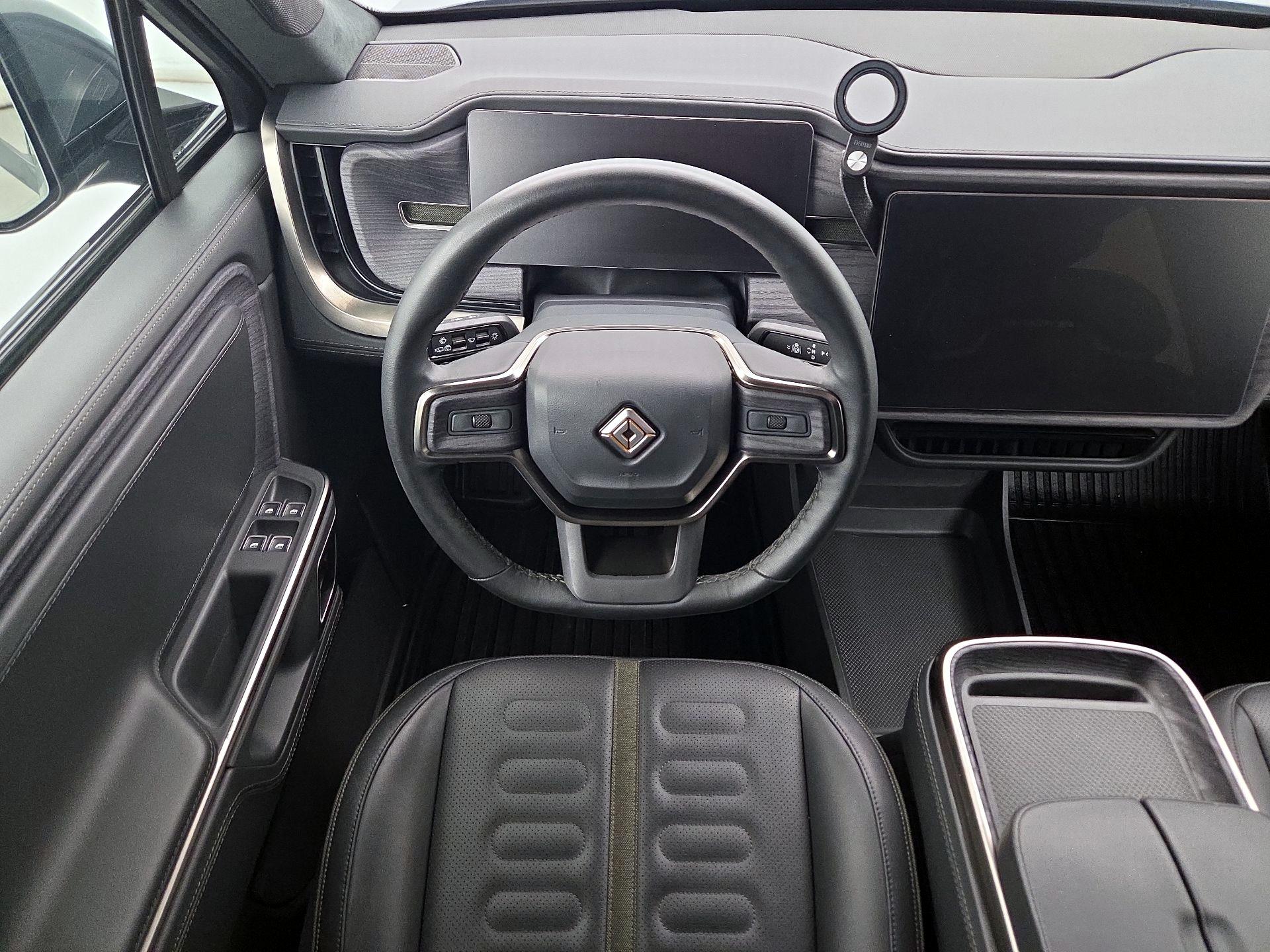 Thumbnail: 2024 Rivian R1S - 10