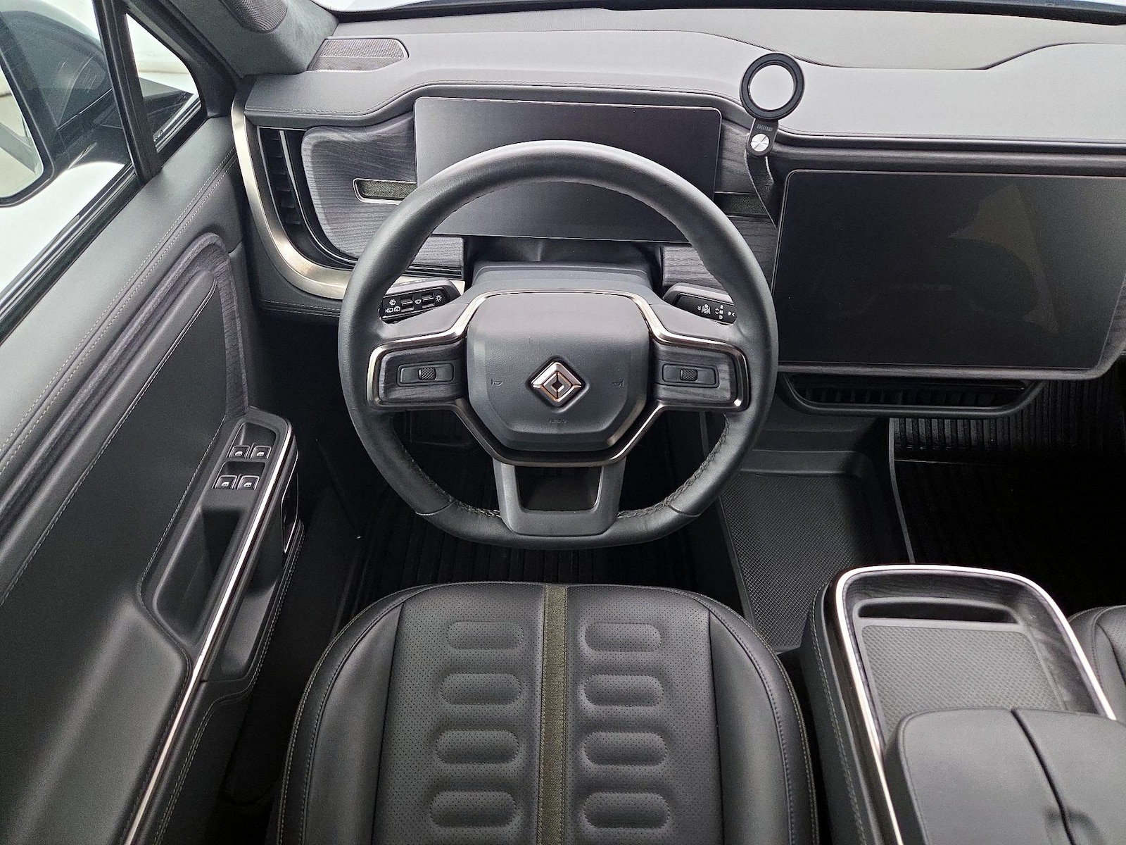 2024 Rivian R1S Adventure - Photo 11