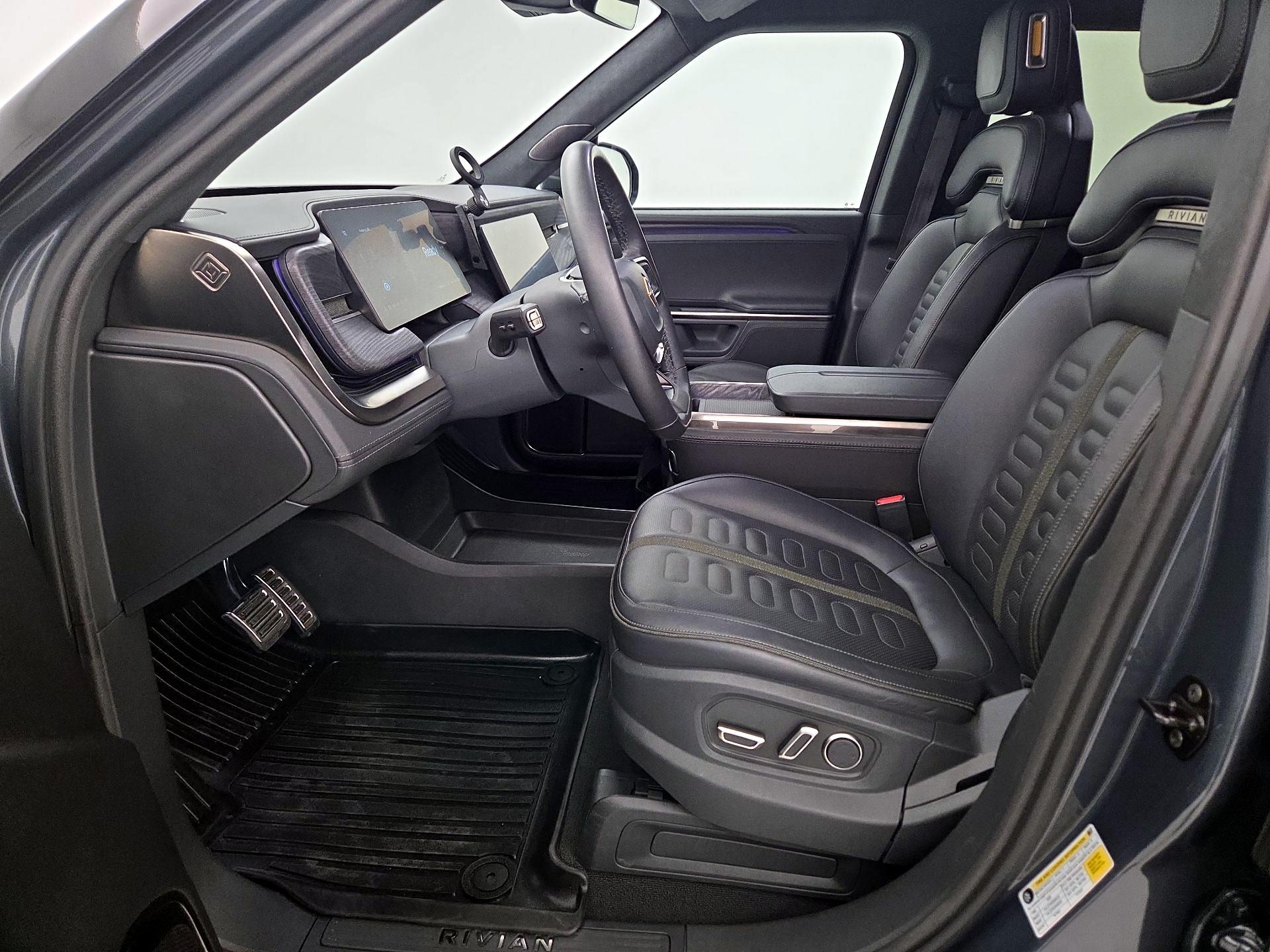 Thumbnail: 2024 Rivian R1S - 11