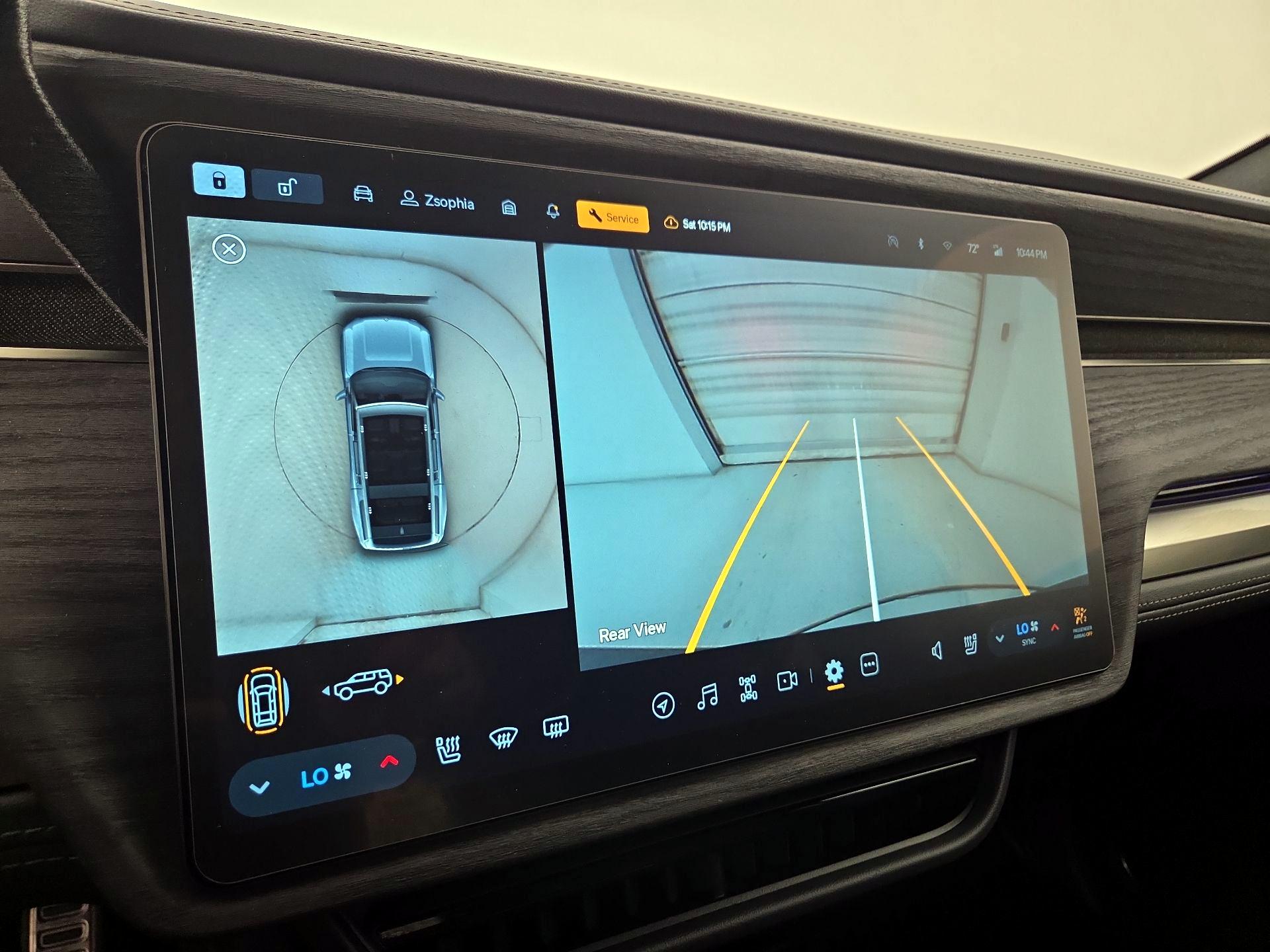 Thumbnail: 2024 Rivian R1S - 13