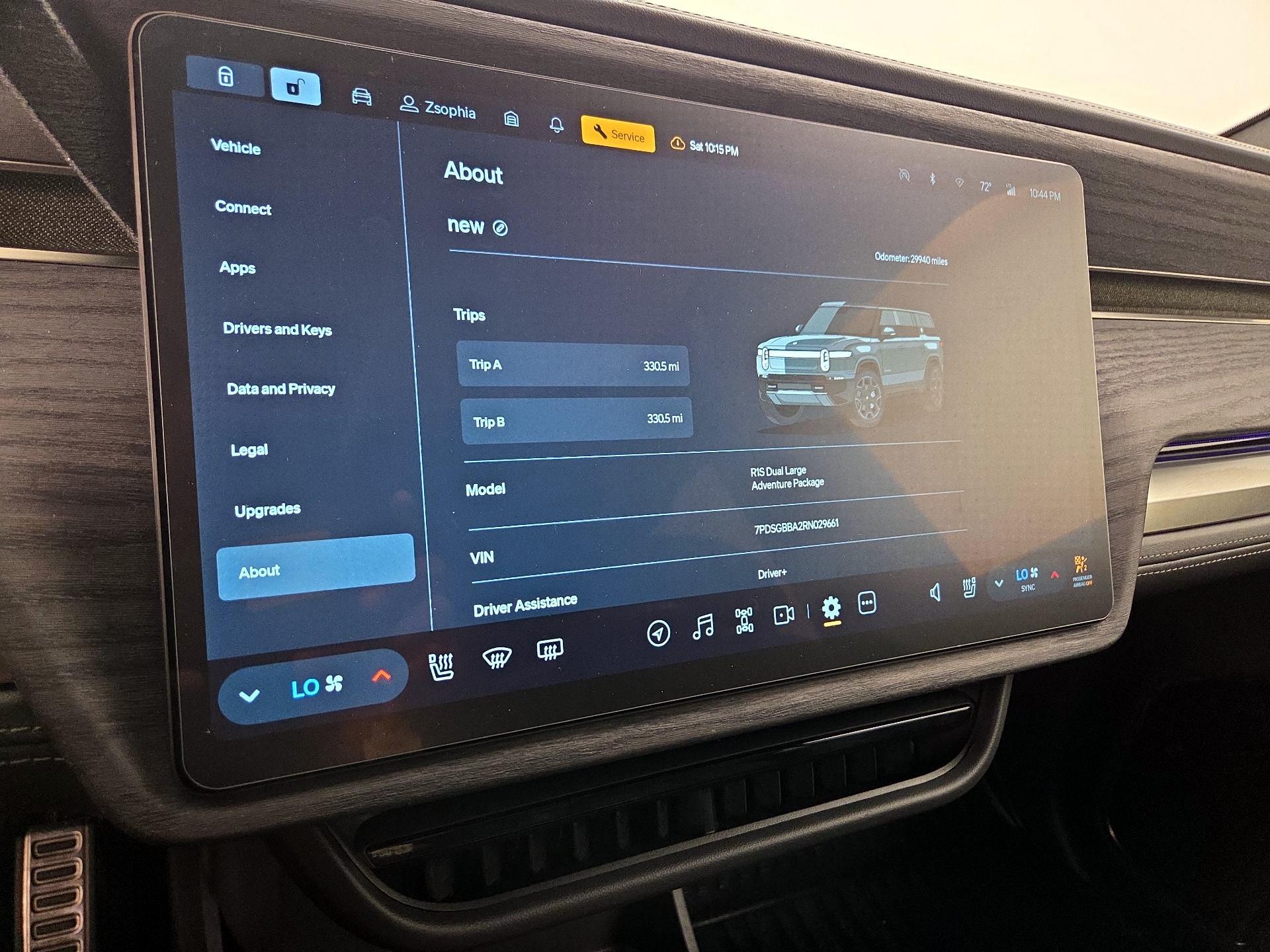 Thumbnail: 2024 Rivian R1S - 15