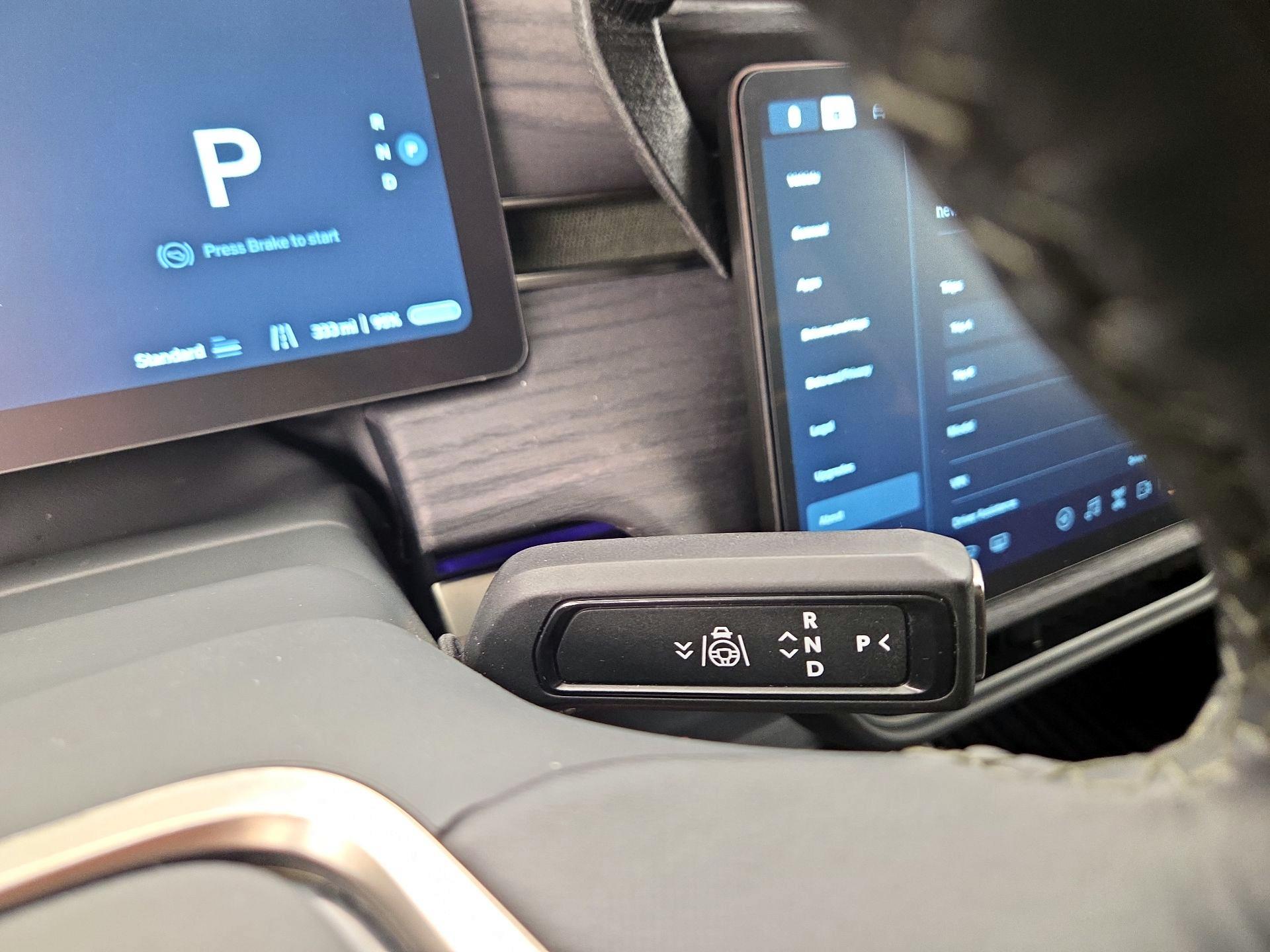 Thumbnail: 2024 Rivian R1S - 16