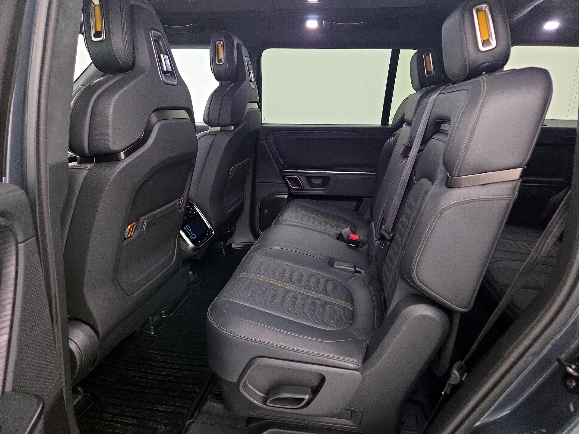 Thumbnail: 2024 Rivian R1S - 19