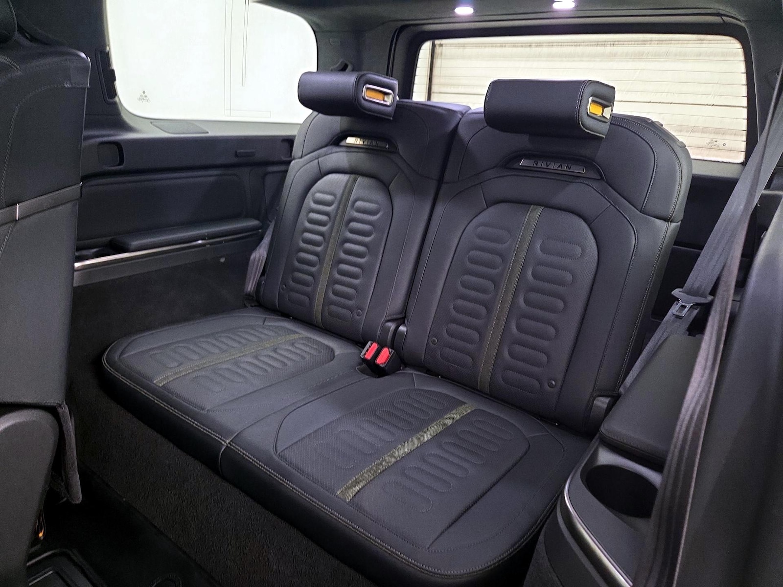 2024 Rivian R1S Adventure - Photo 21