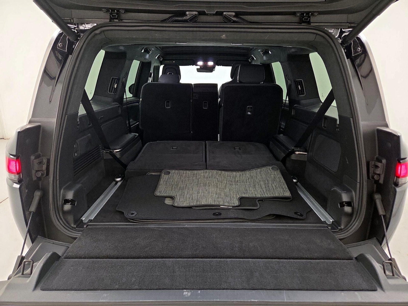 2024 Rivian R1S Adventure - Photo 23