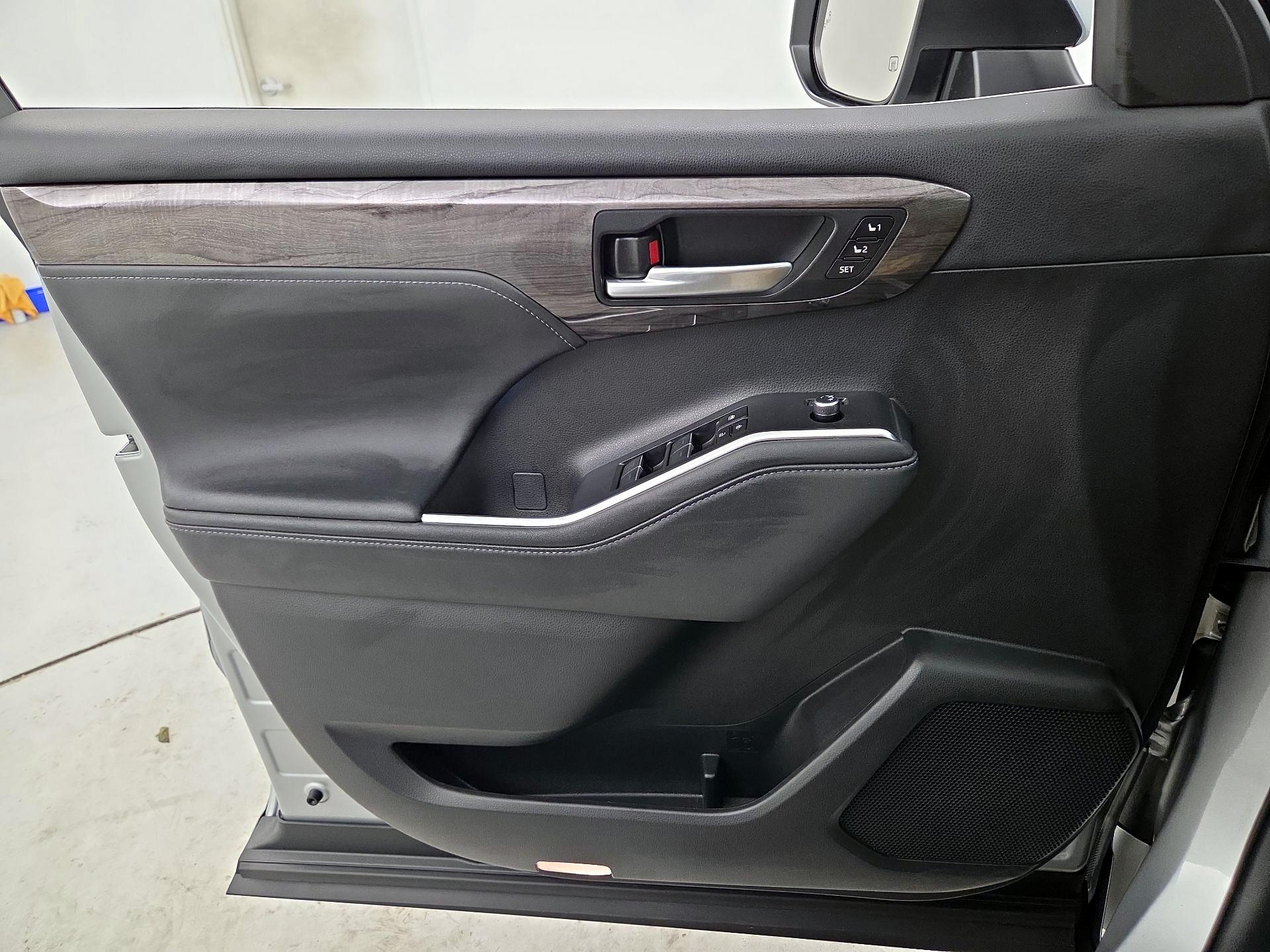 Thumbnail: 2024 Toyota Highlander - 12