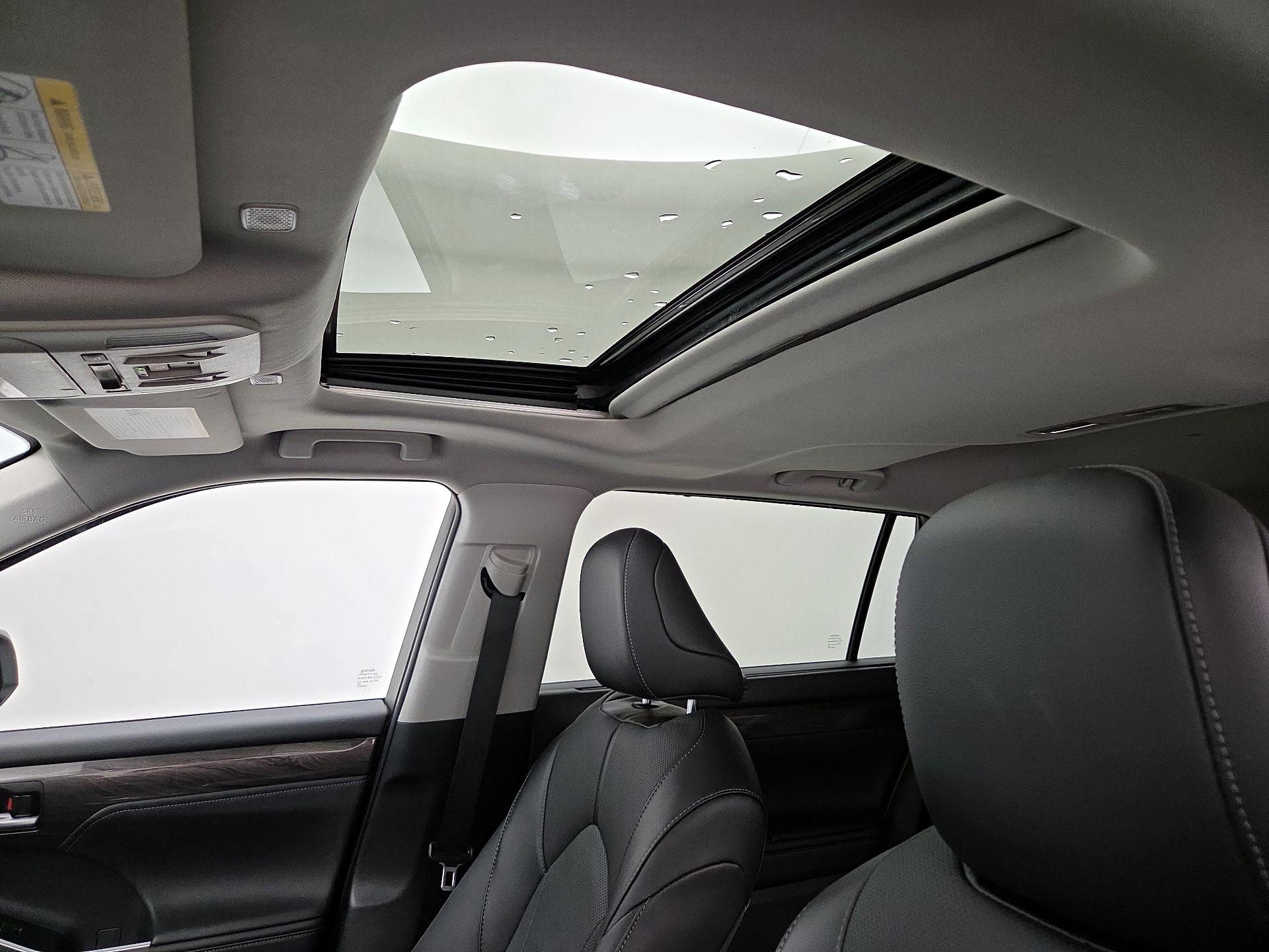 Thumbnail: 2024 Toyota Highlander - 20