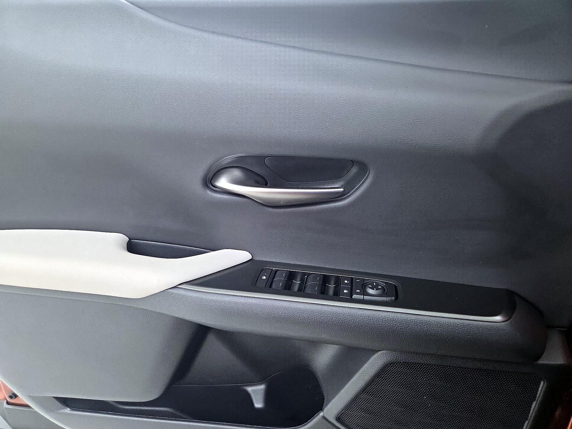 Thumbnail: 2025 Lexus UX - 12