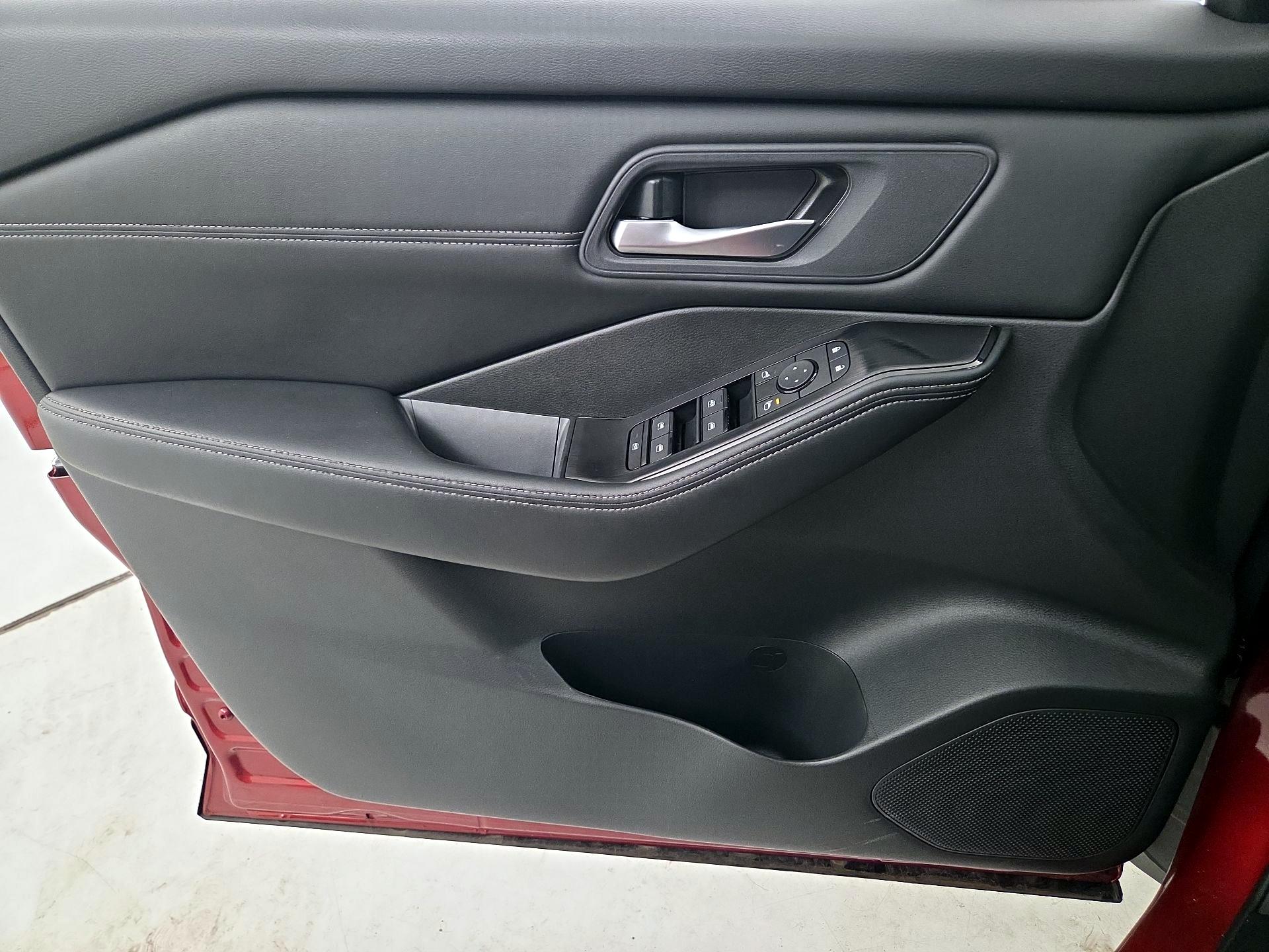 Thumbnail: 2025 Nissan Rogue - 10