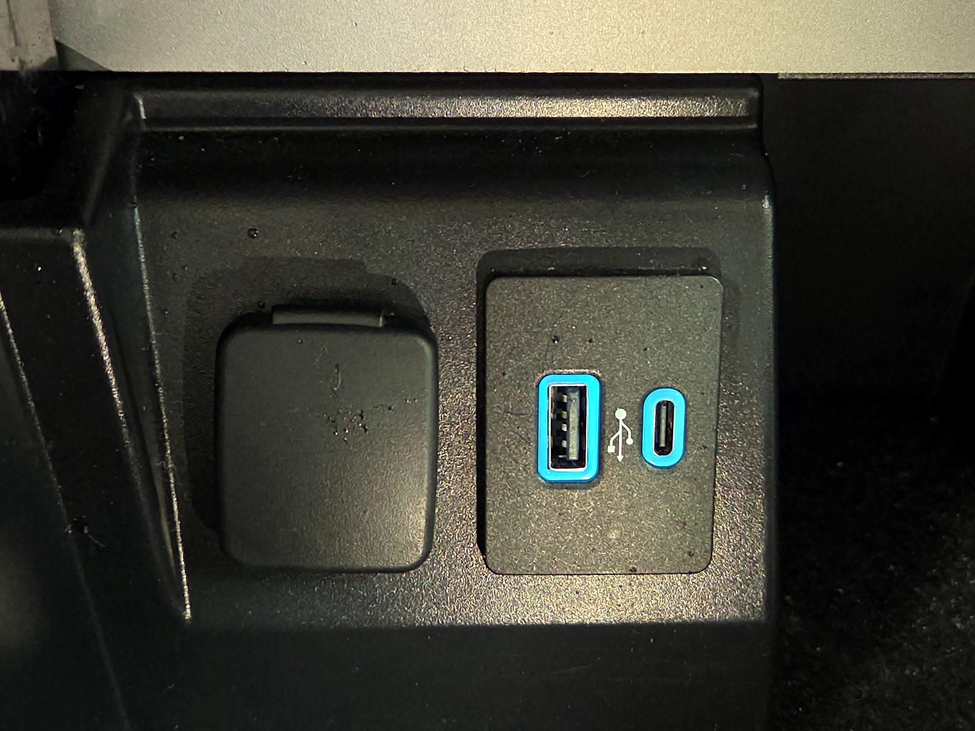 Thumbnail: 2021 Ford Explorer - 18