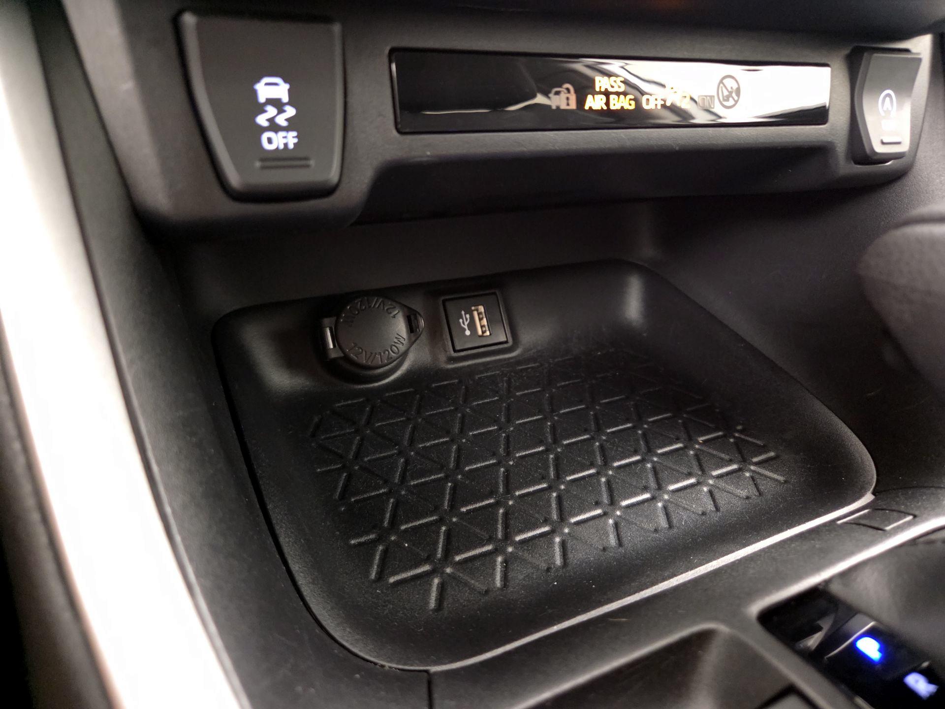 Thumbnail: 2024 Toyota RAV4 - 18