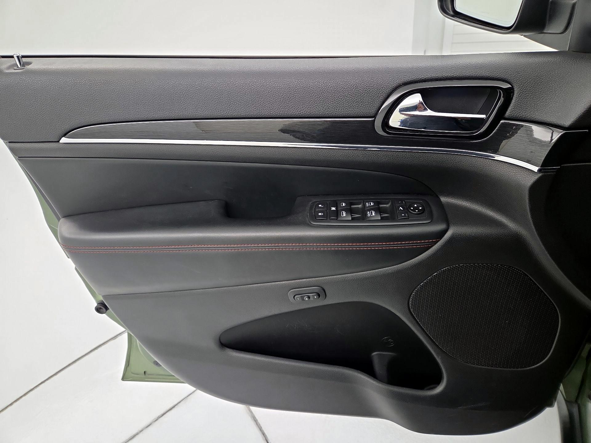 Thumbnail: 2020 Jeep Grand Cherokee - 12