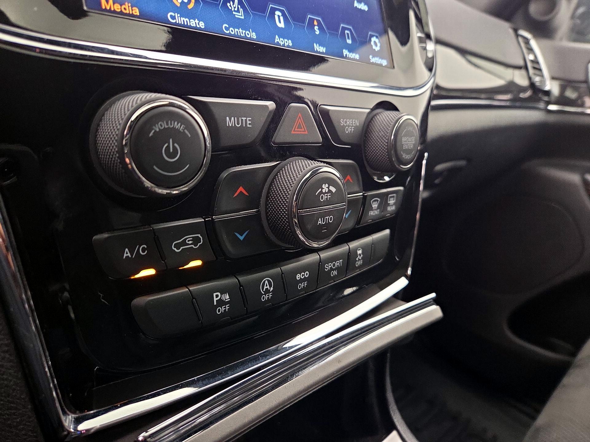 Thumbnail: 2020 Jeep Grand Cherokee - 17