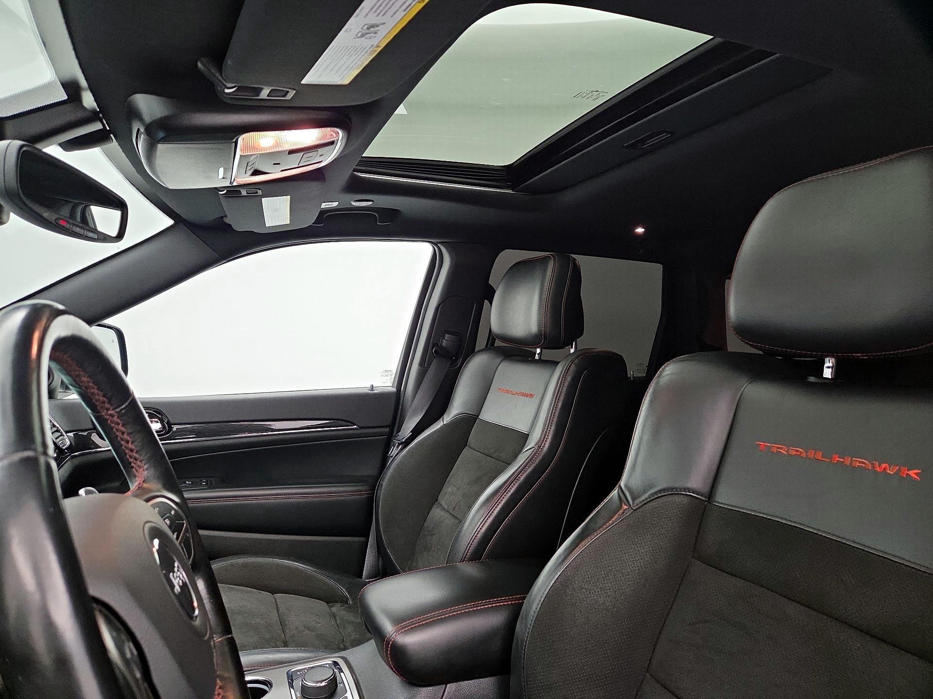 Thumbnail: 2020 Jeep Grand Cherokee - 20