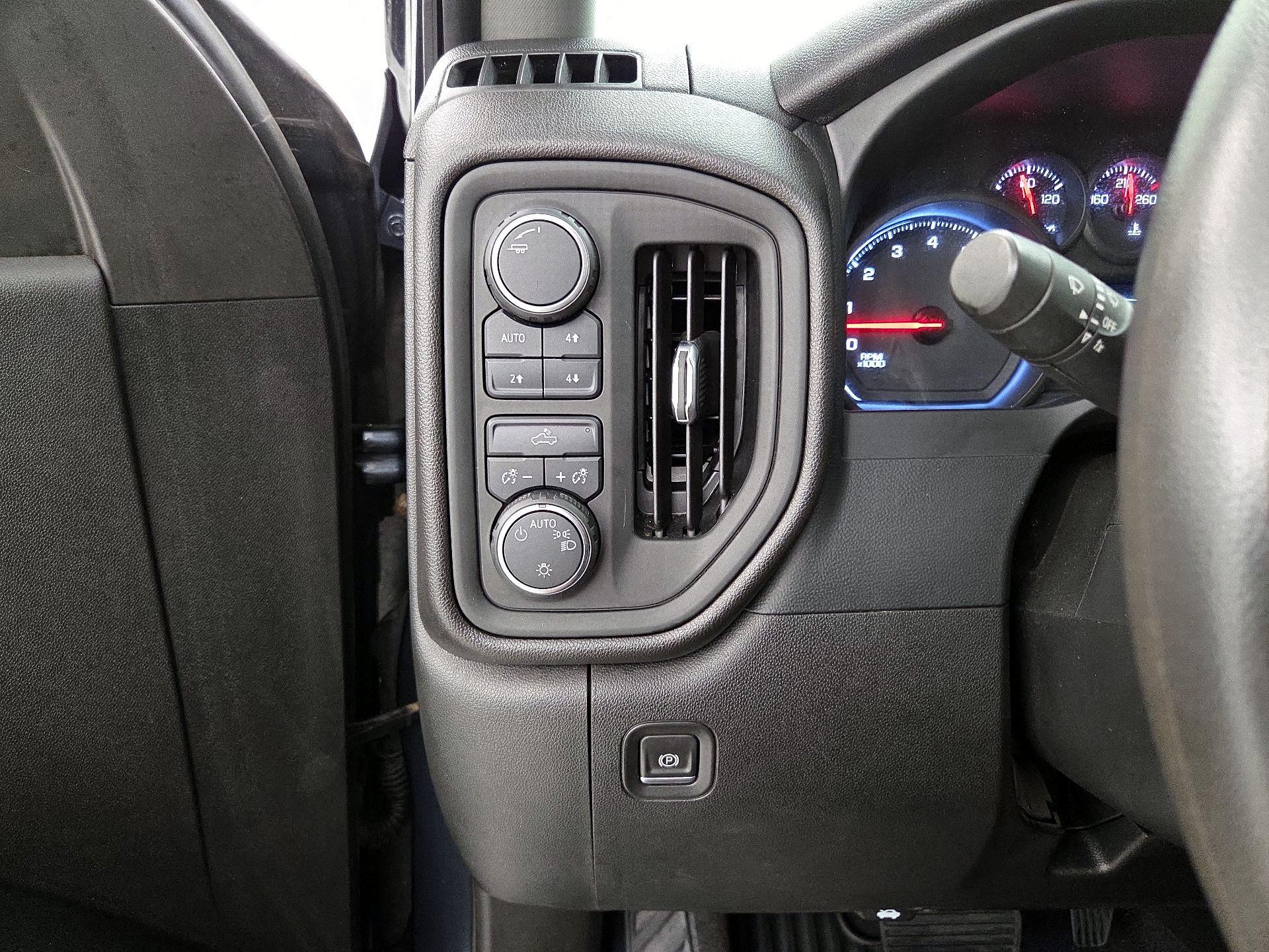 Thumbnail: 2021 Chevrolet Silverado 1500 - 13
