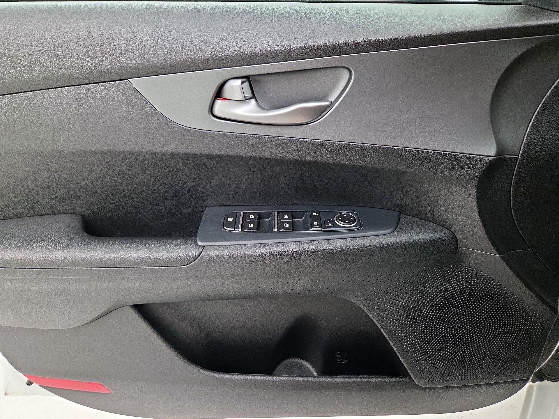 Thumbnail: 2020 Kia Forte - 10