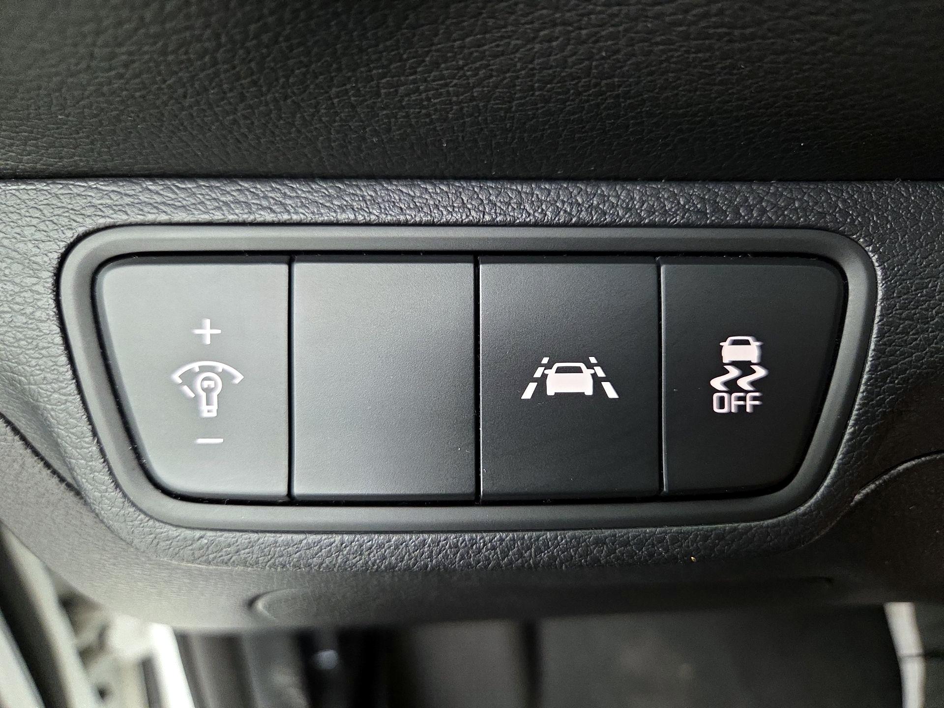 Thumbnail: 2020 Kia Forte - 11