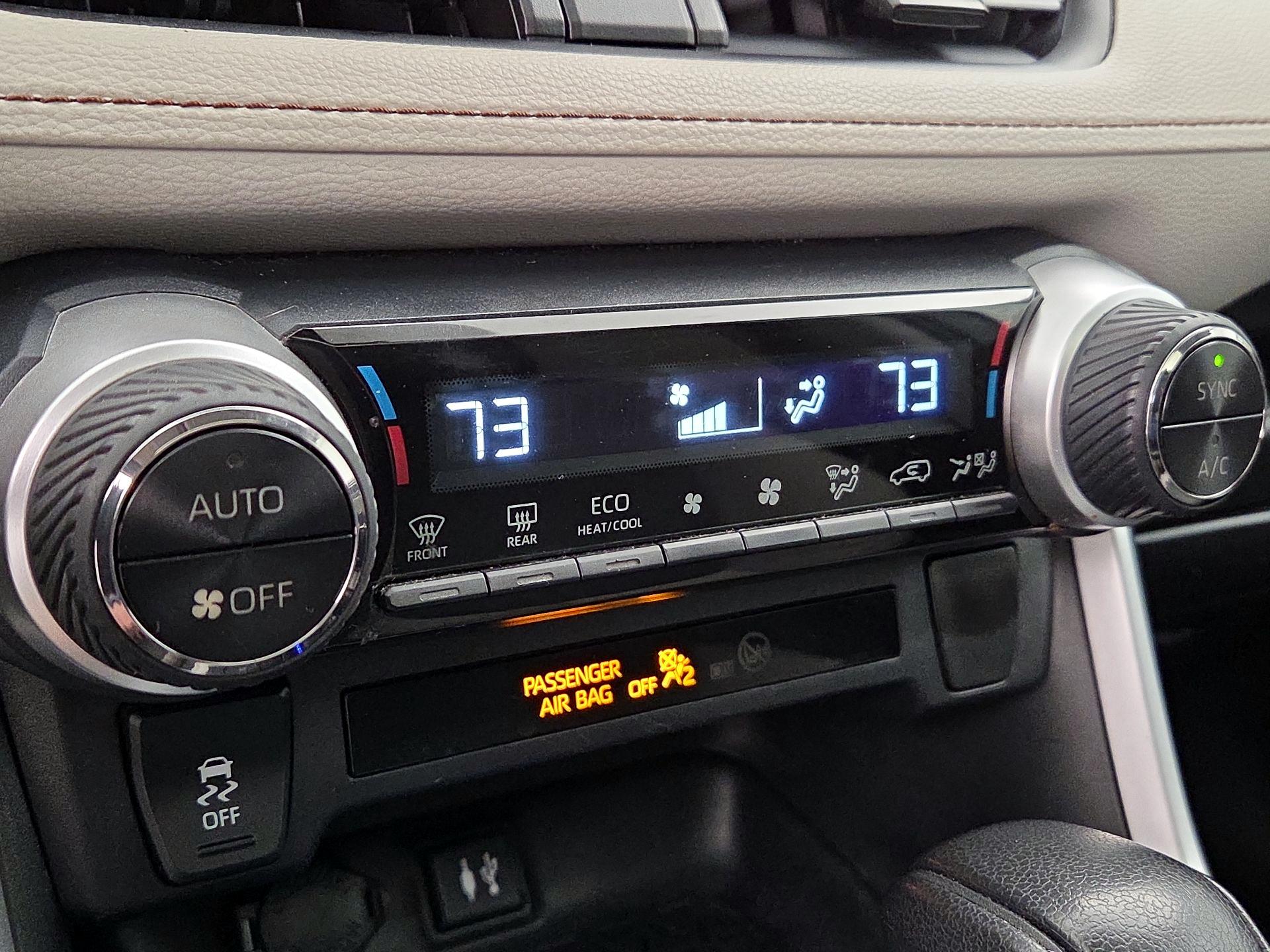 Thumbnail: 2019 Toyota RAV4 - 16