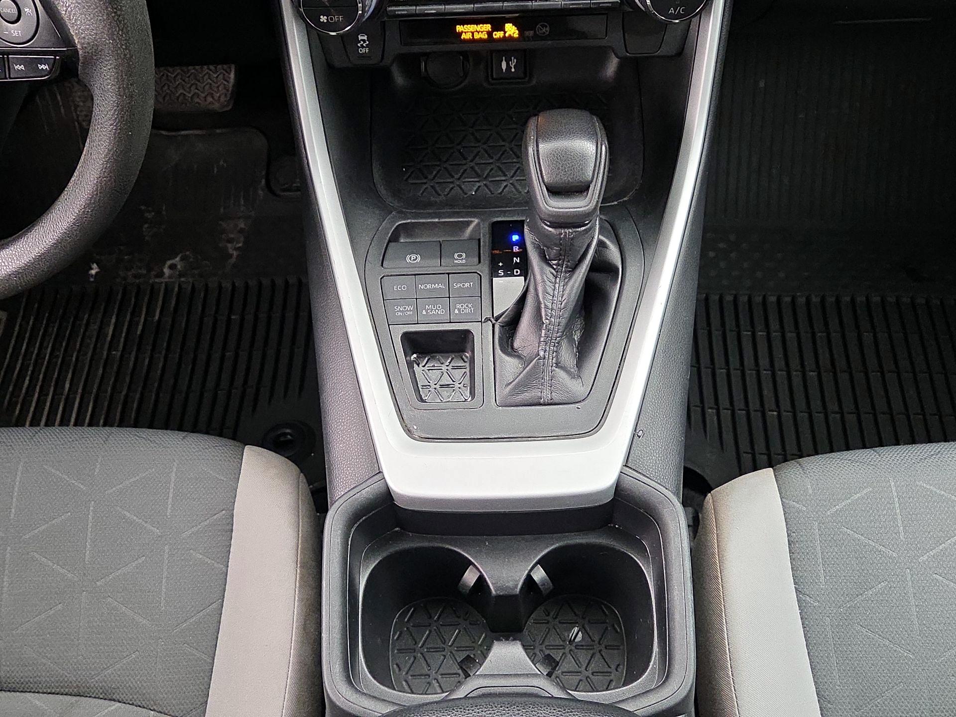 Thumbnail: 2019 Toyota RAV4 - 17