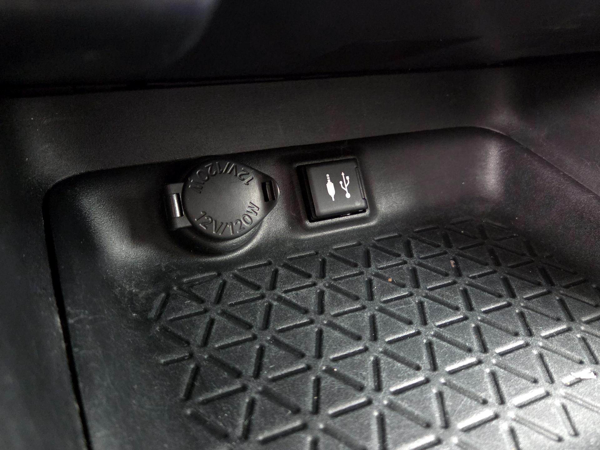 Thumbnail: 2019 Toyota RAV4 - 18