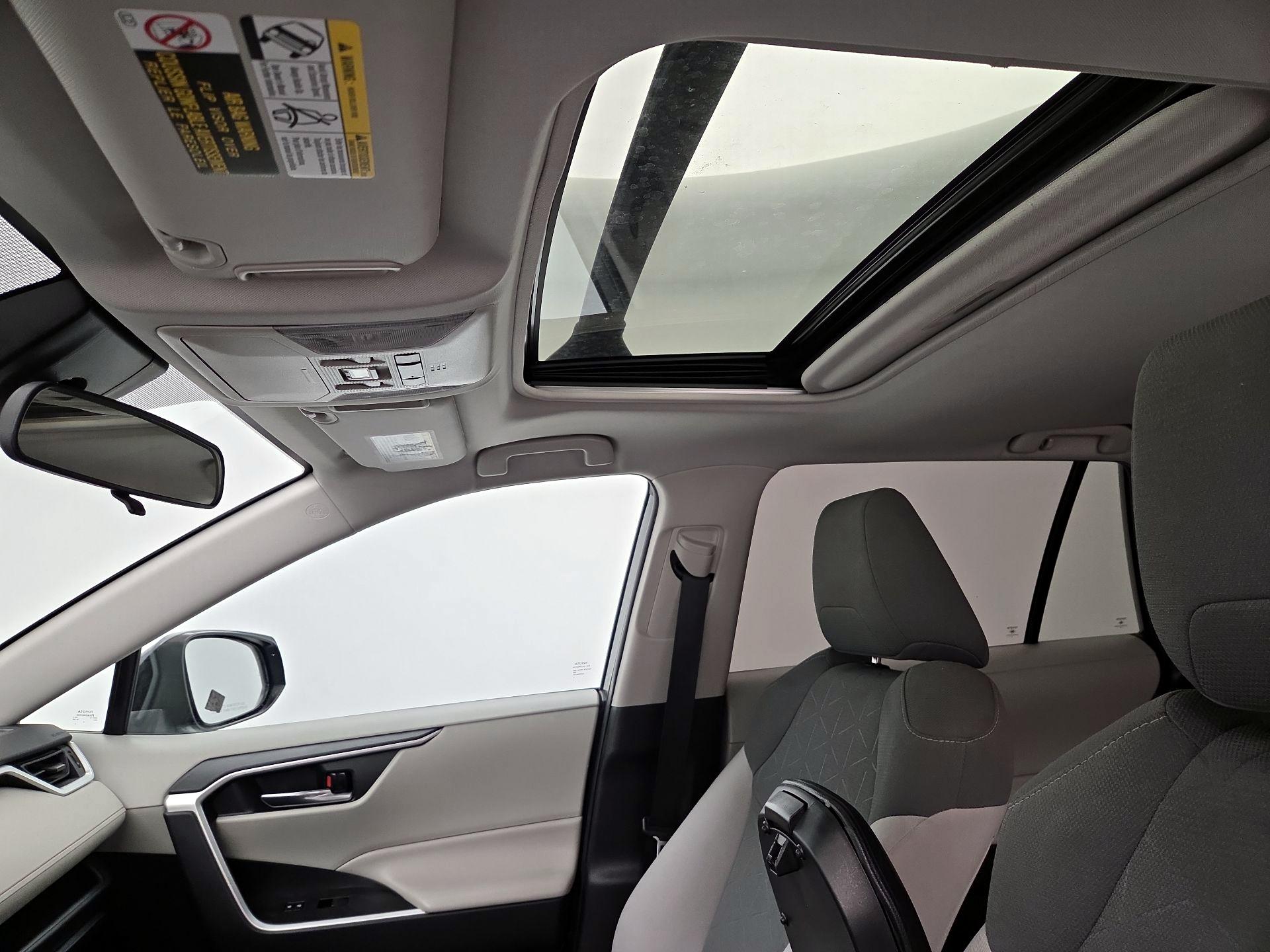 Thumbnail: 2019 Toyota RAV4 - 19