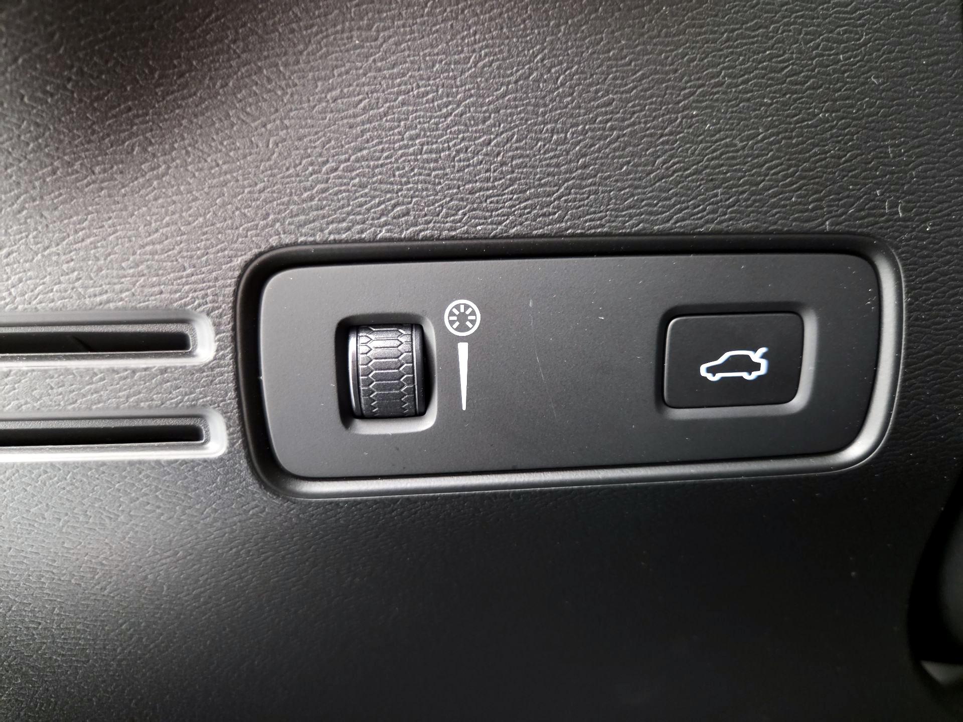 Thumbnail: 2019 Volvo XC40 - 13