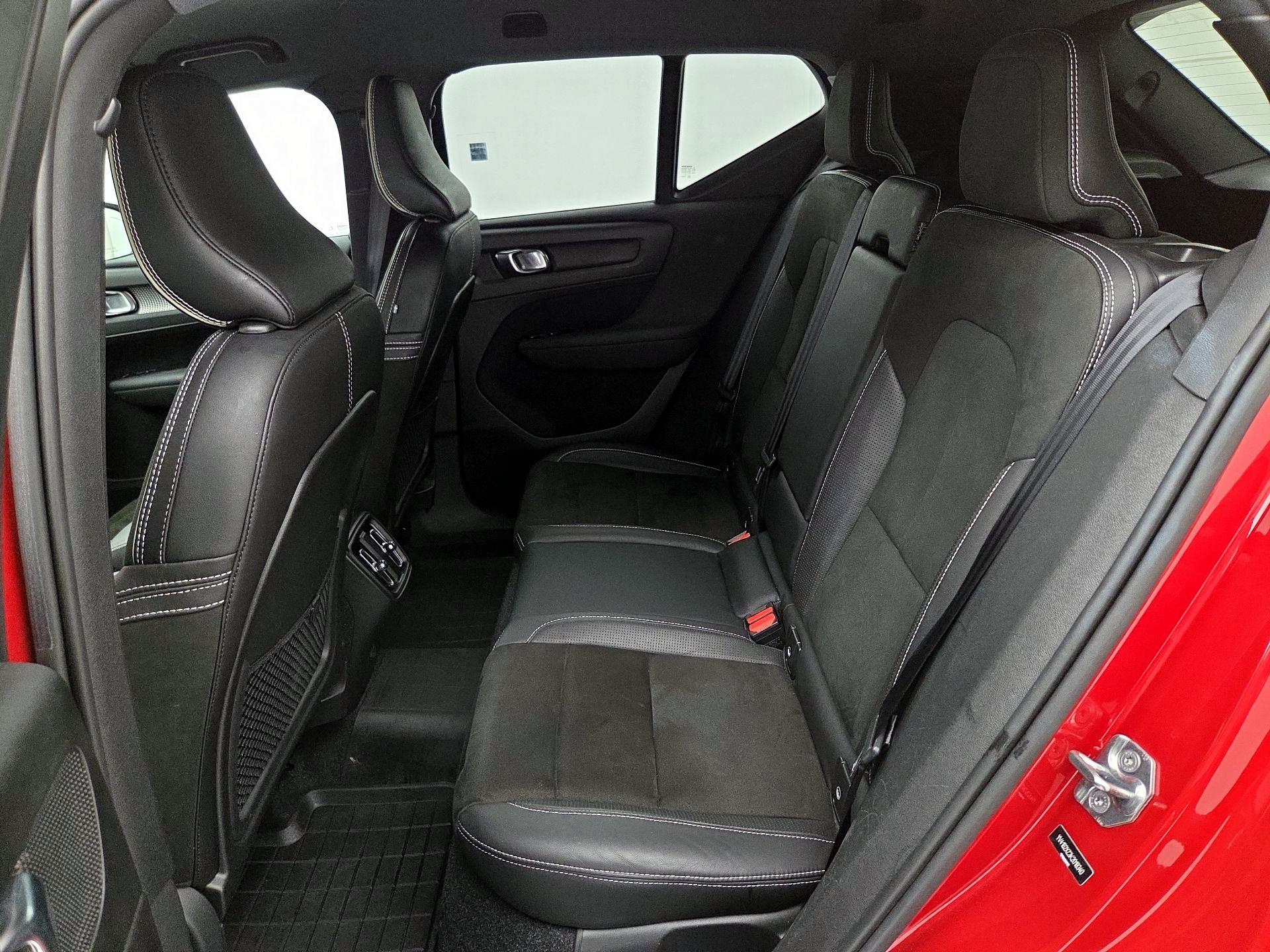 Thumbnail: 2019 Volvo XC40 - 19