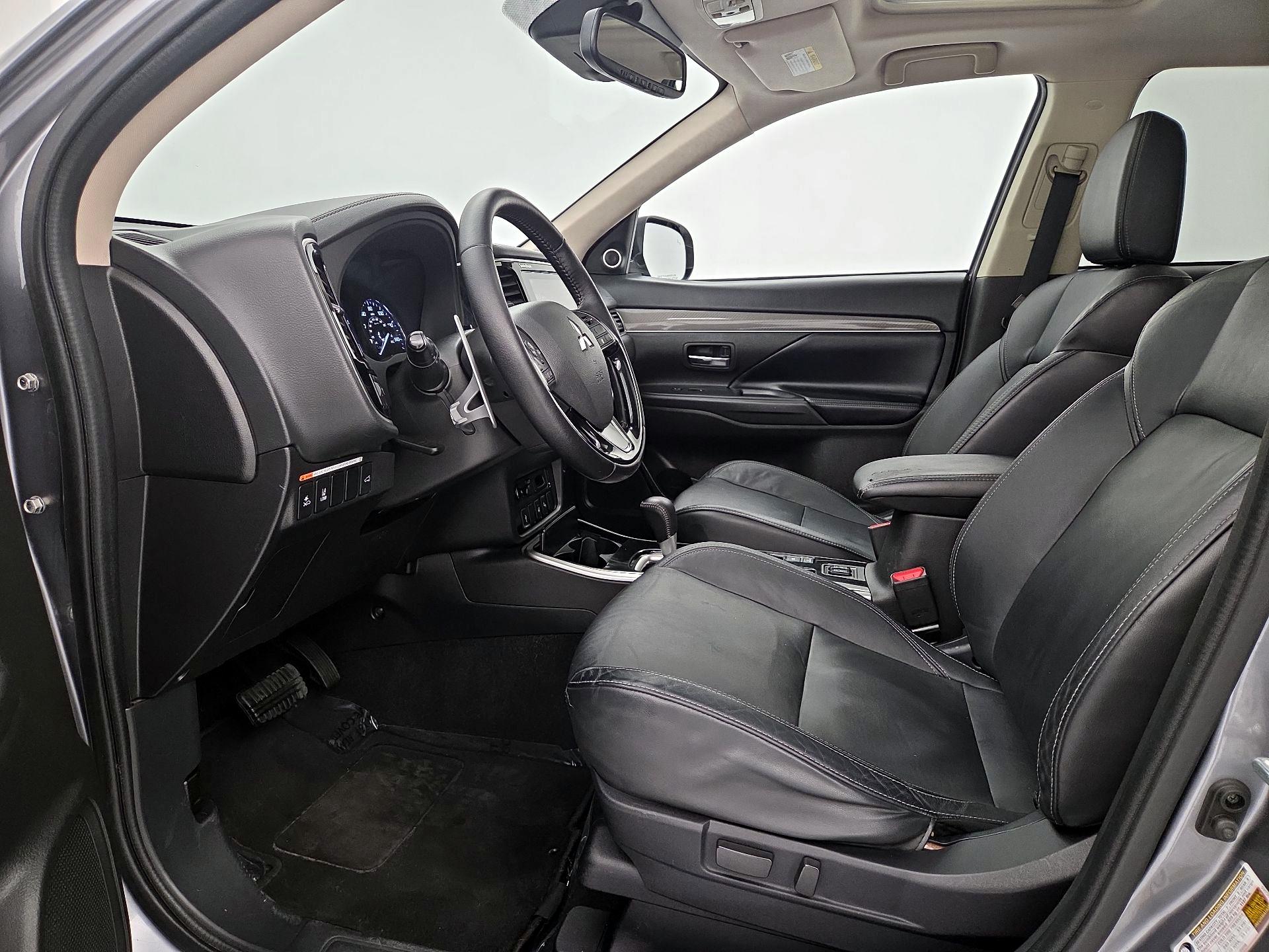 Thumbnail: 2019 Mitsubishi Outlander - 11