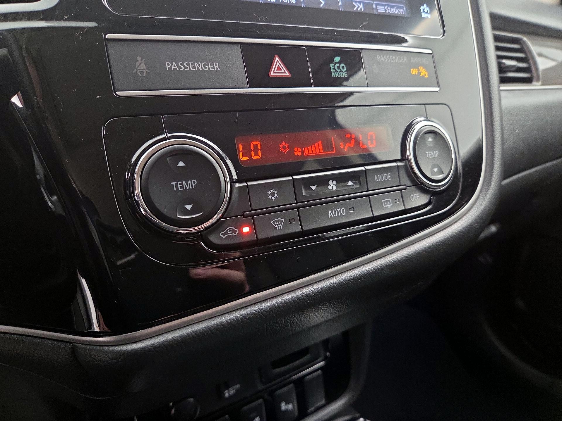 Thumbnail: 2019 Mitsubishi Outlander - 16