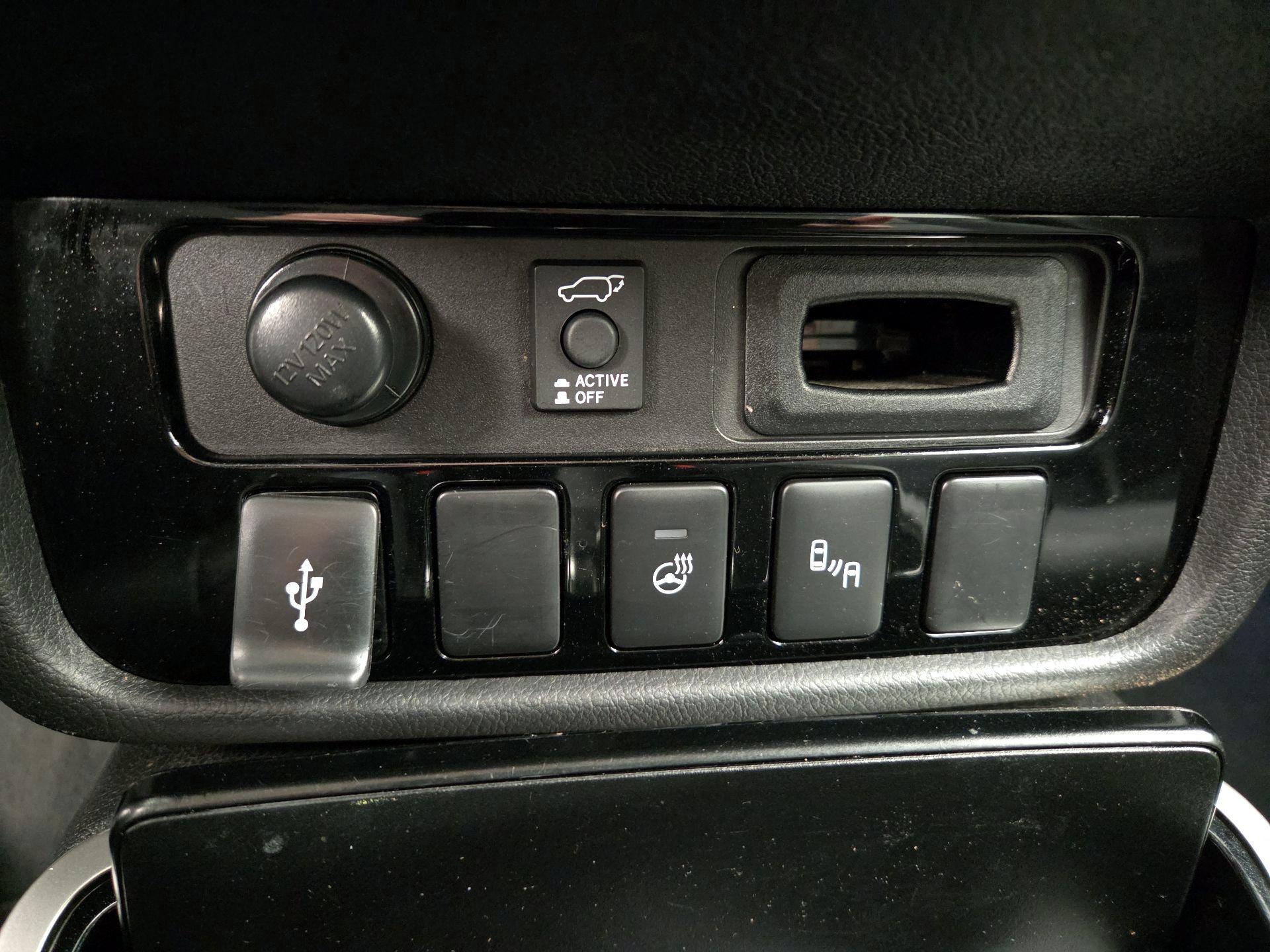 Thumbnail: 2019 Mitsubishi Outlander - 18