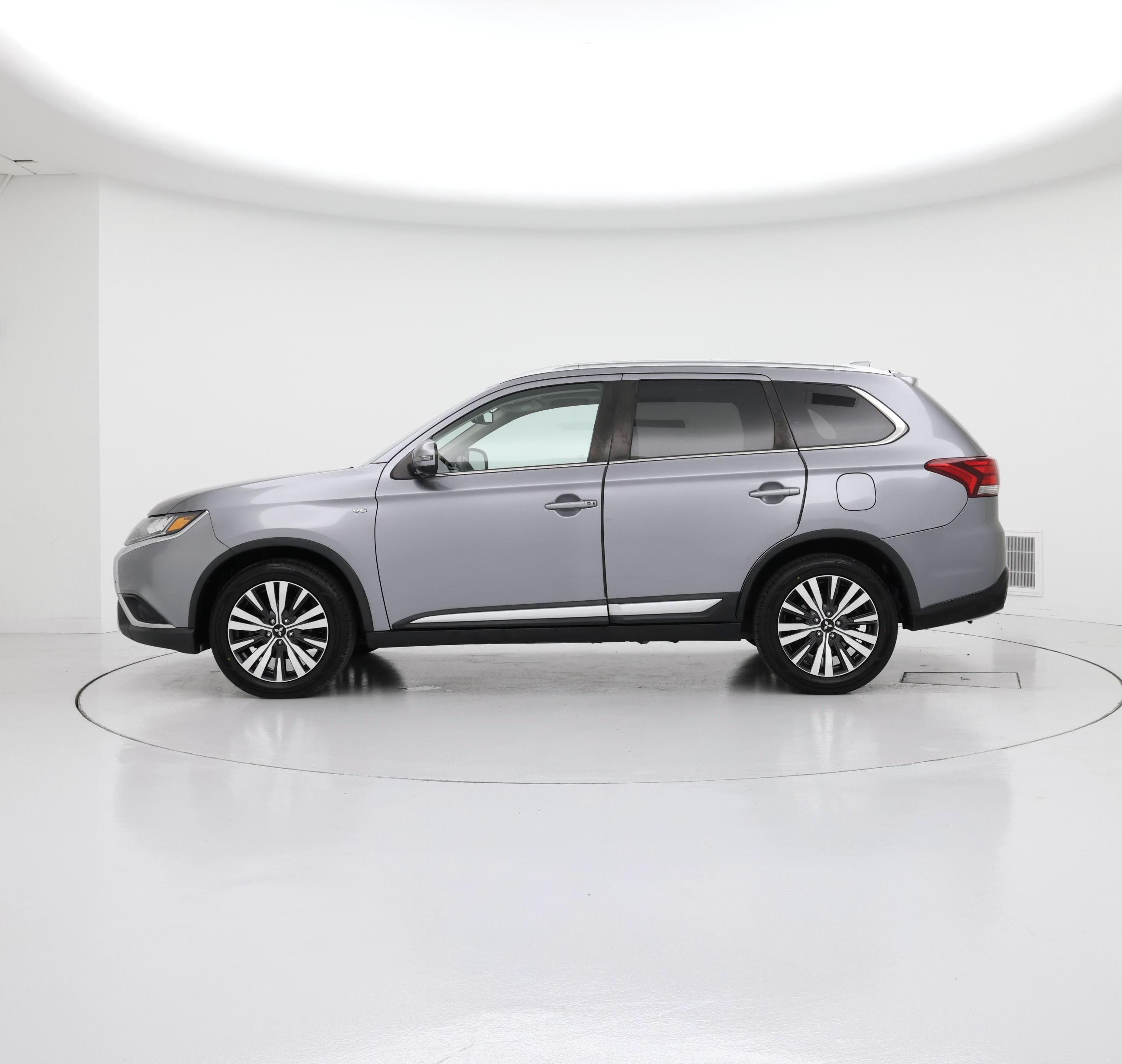 Thumbnail: 2019 Mitsubishi Outlander - 3